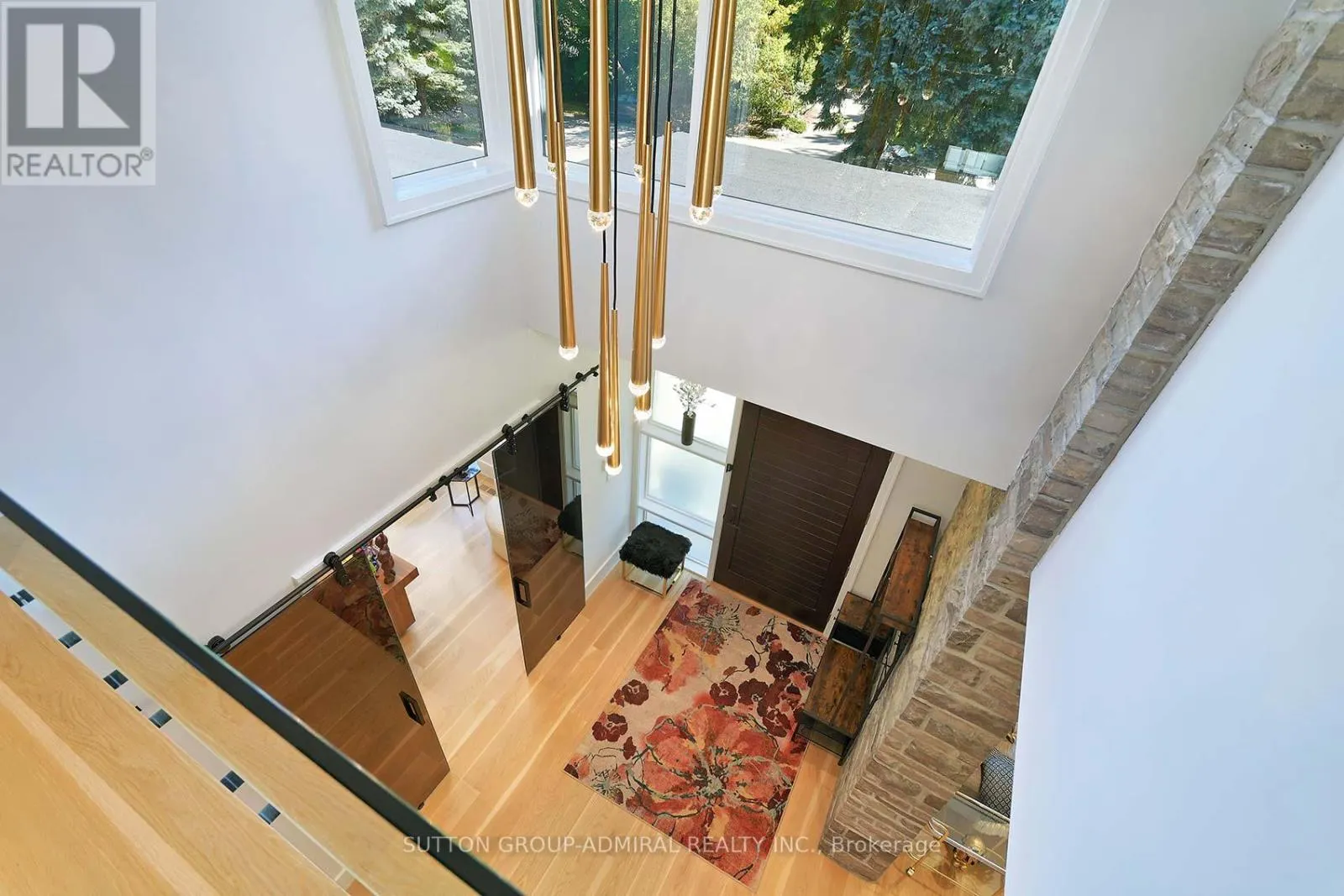211 GLENVIEW DRIVE