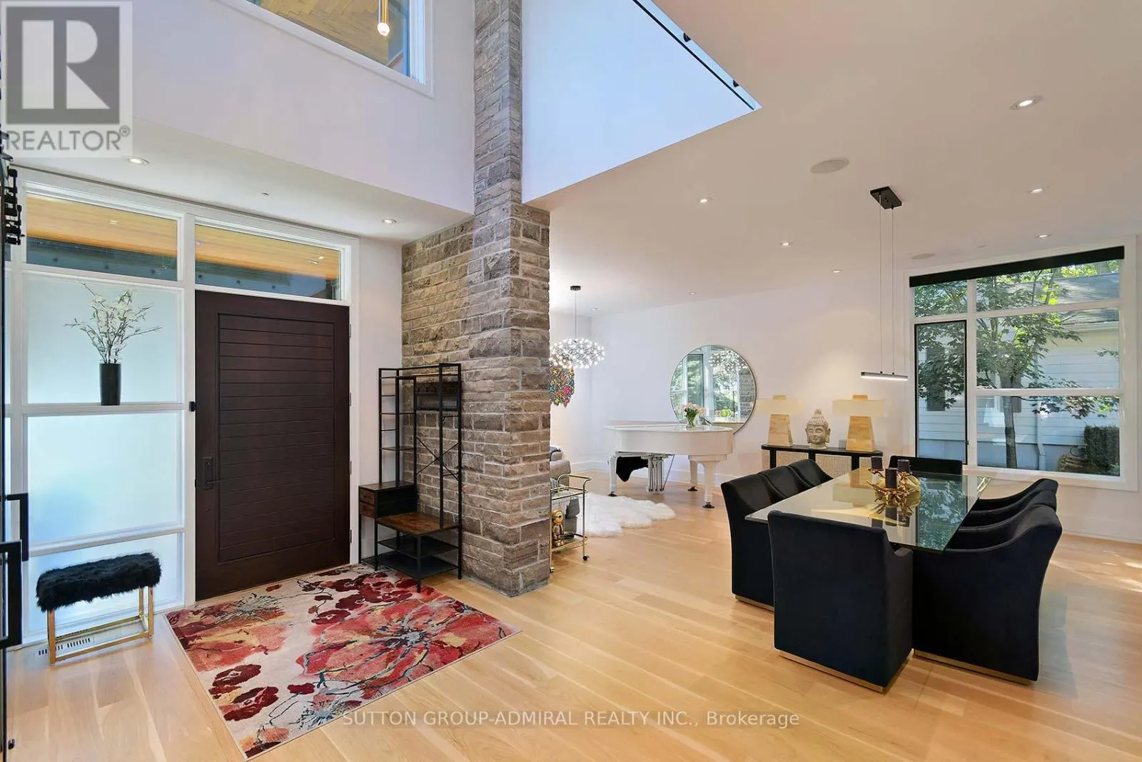 211 GLENVIEW DRIVE