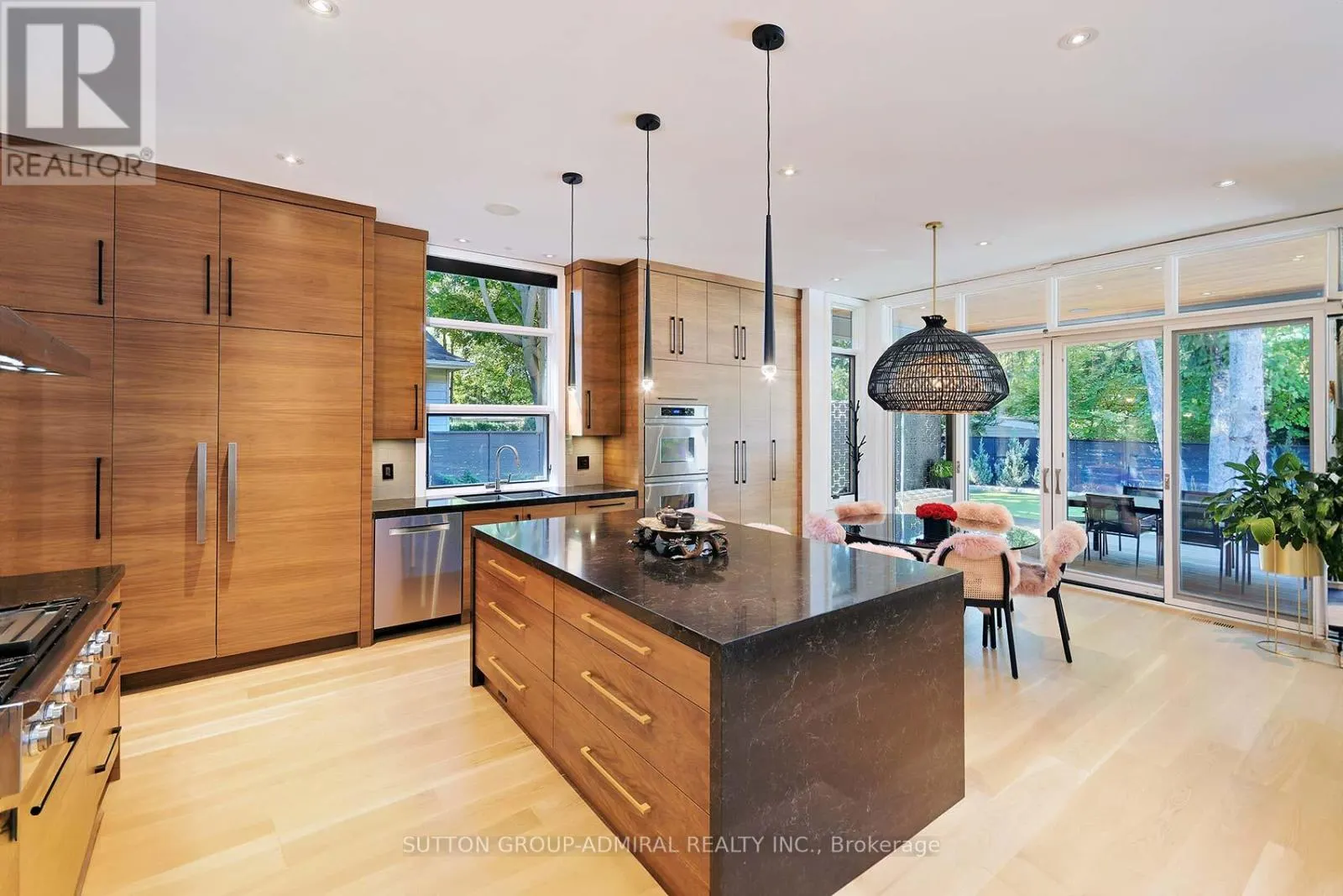 211 GLENVIEW DRIVE