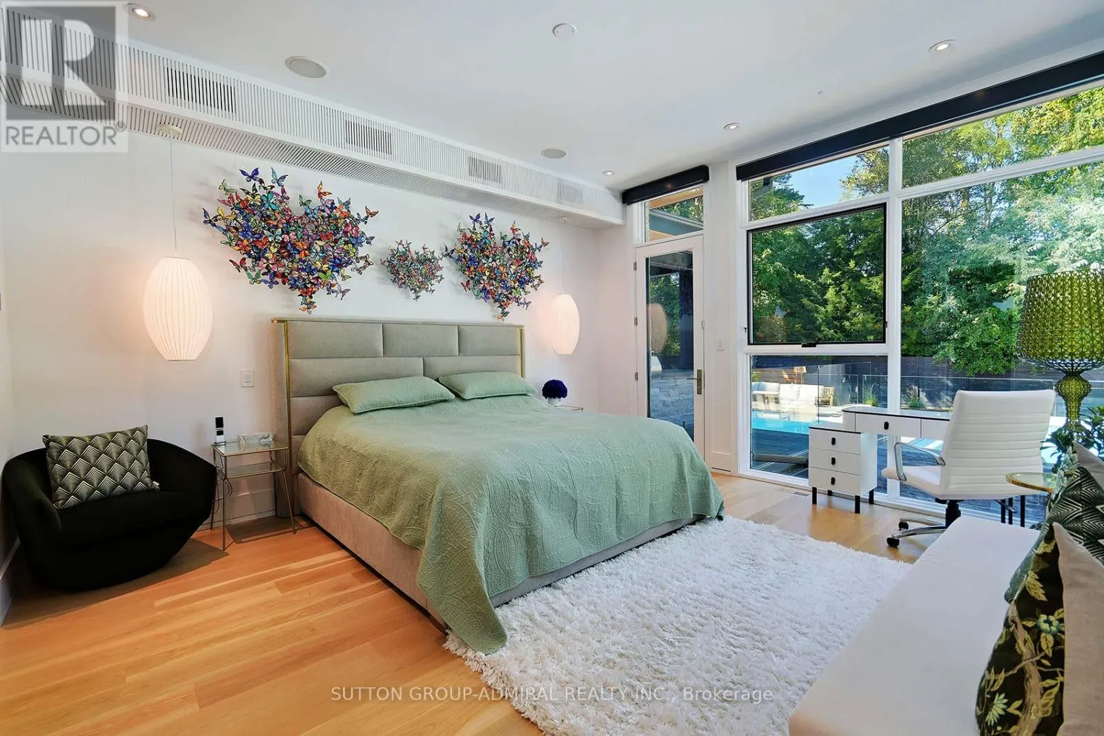 211 GLENVIEW DRIVE