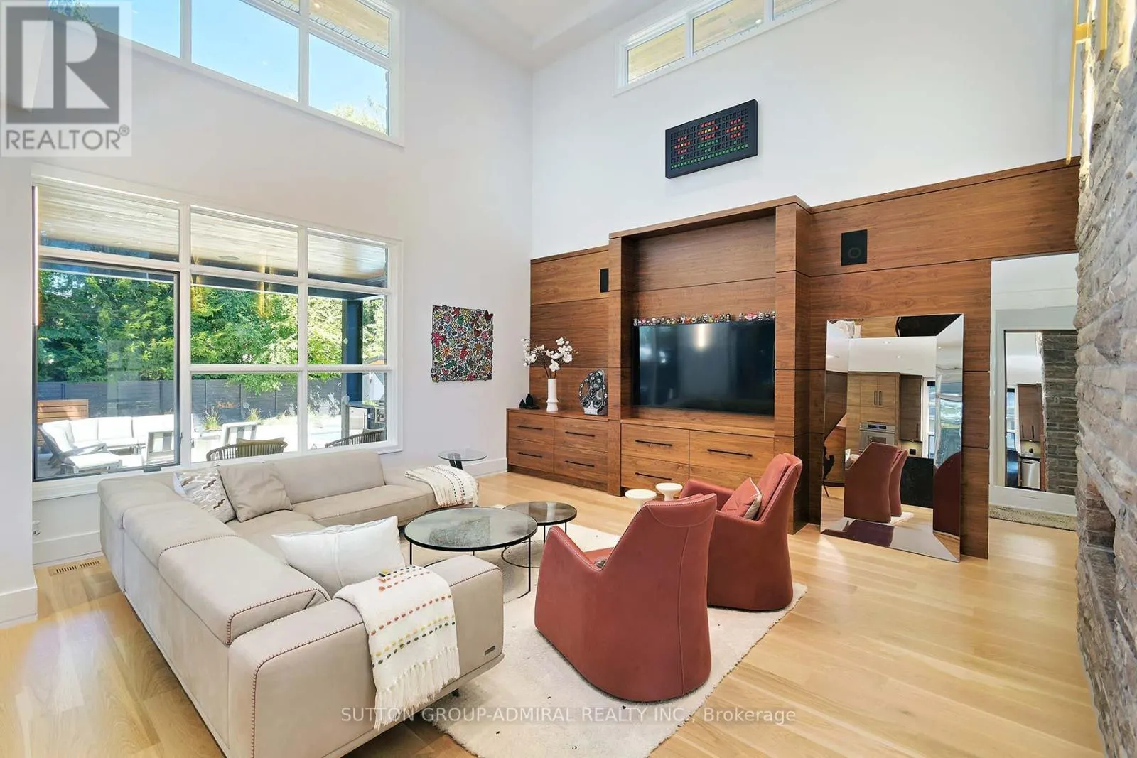 211 GLENVIEW DRIVE