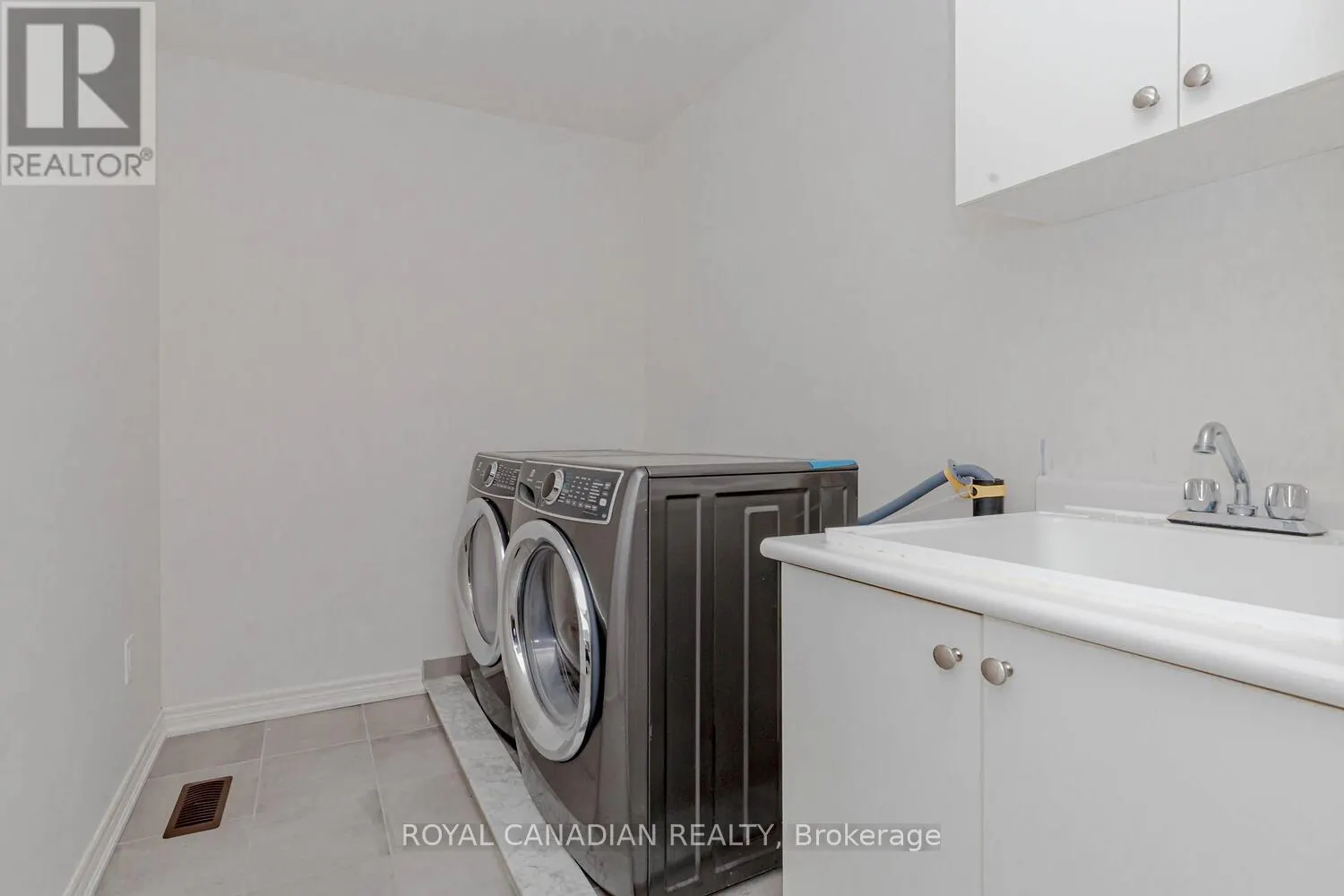 1467 PRATT HEIGHTS