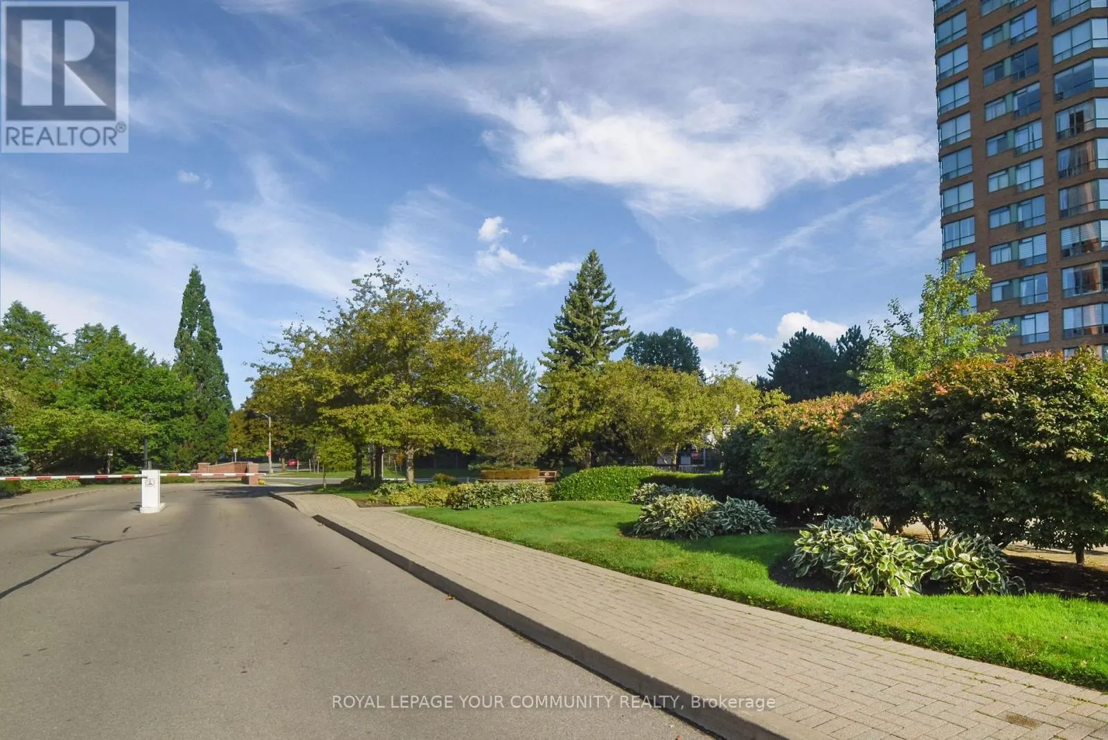 1808 - 1270 MAPLE CROSSING BOULEVARD