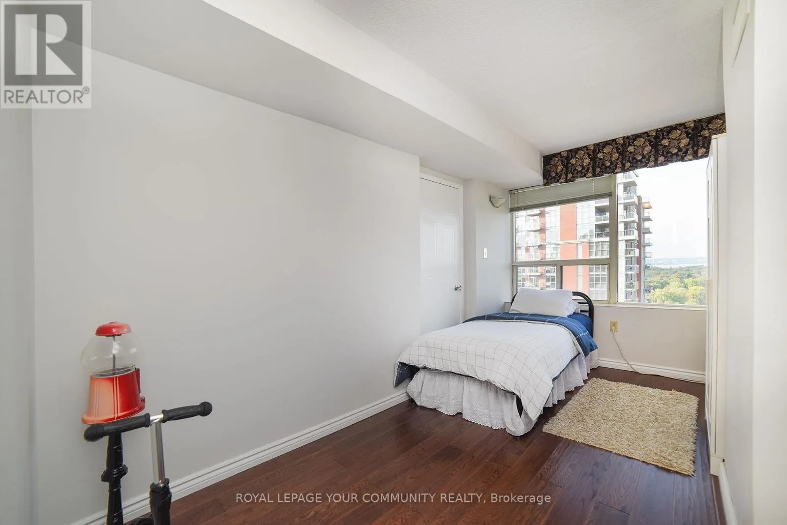 1808 - 1270 MAPLE CROSSING BOULEVARD