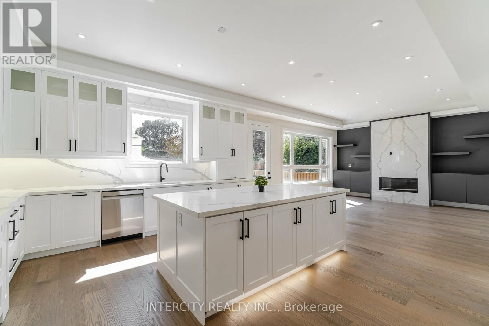 23 LOCKHEED BOULEVARD S
