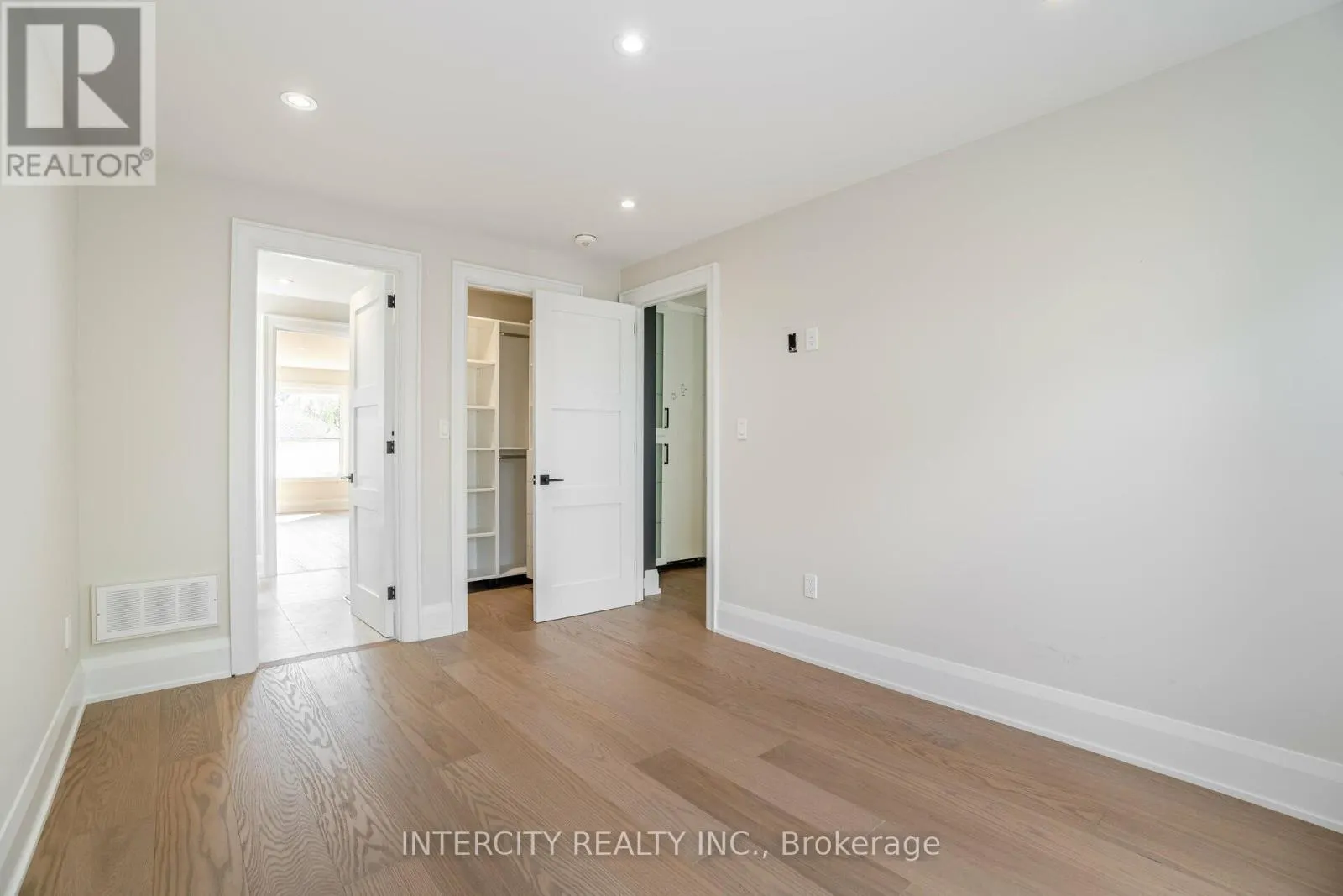 23 LOCKHEED BOULEVARD S