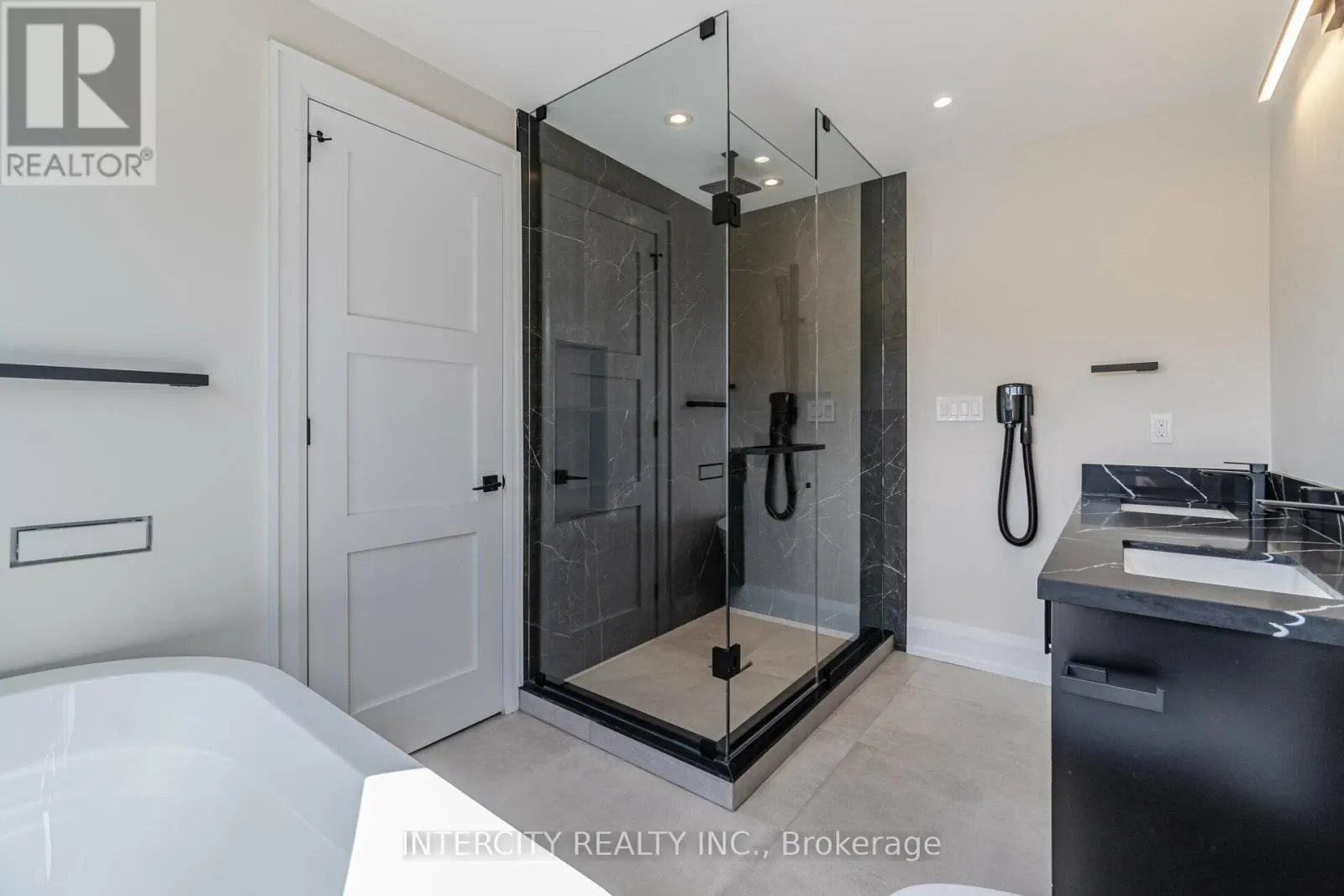 23 LOCKHEED BOULEVARD S