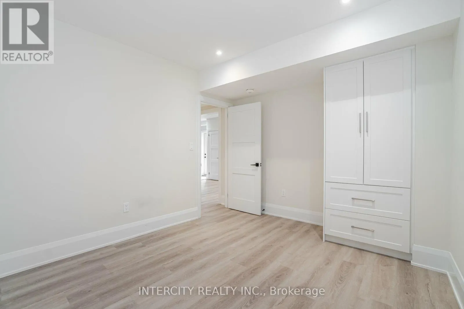 23 LOCKHEED BOULEVARD S