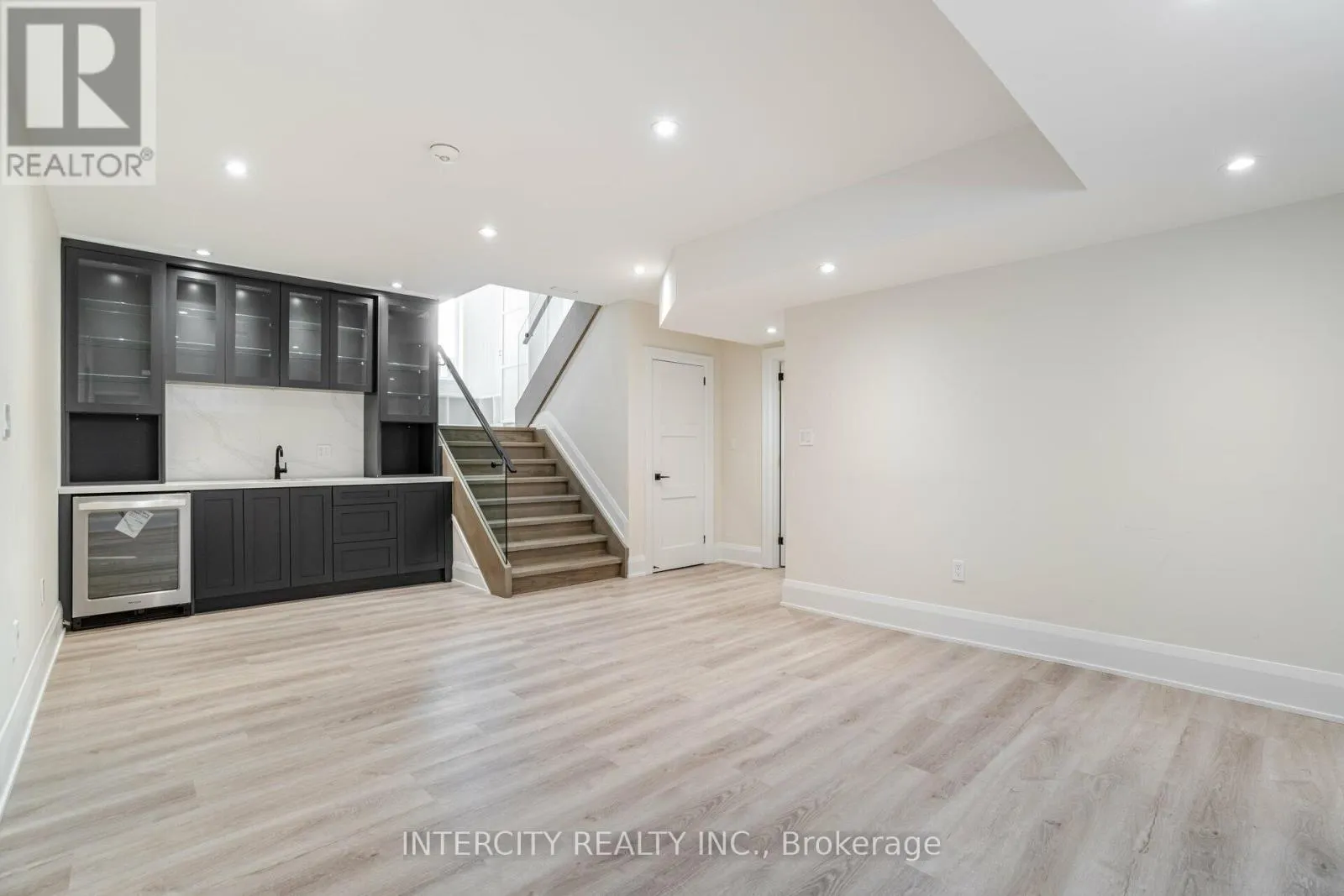 23 LOCKHEED BOULEVARD S