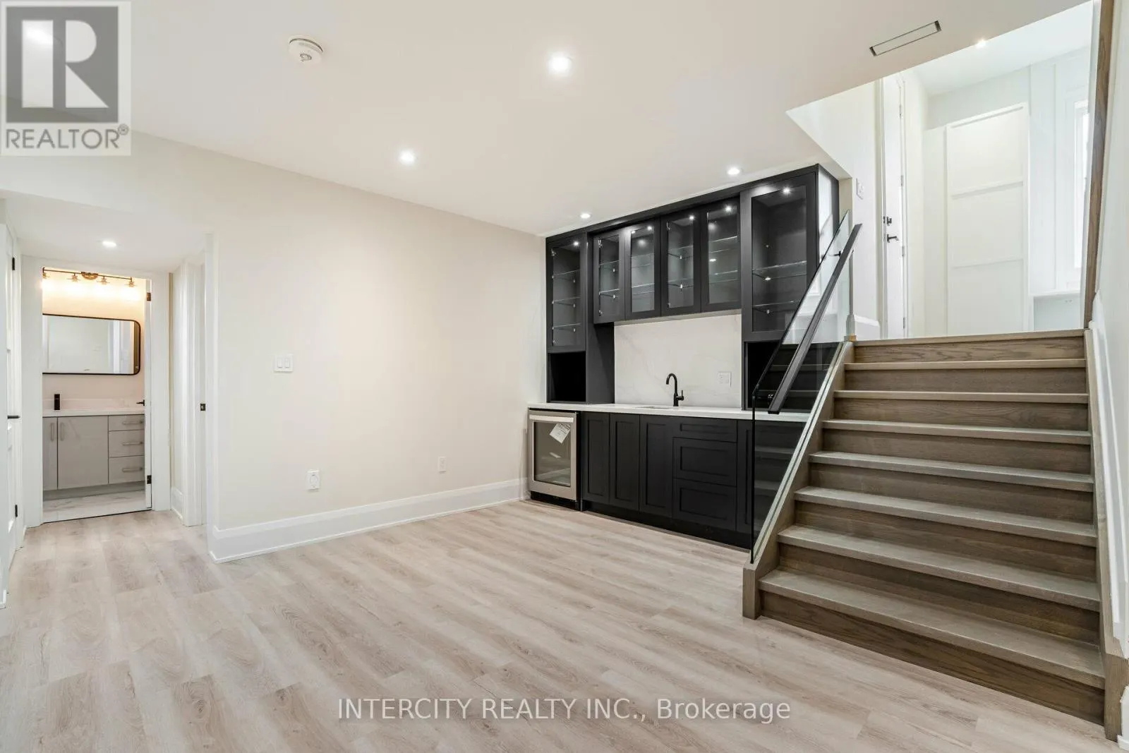 23 LOCKHEED BOULEVARD S