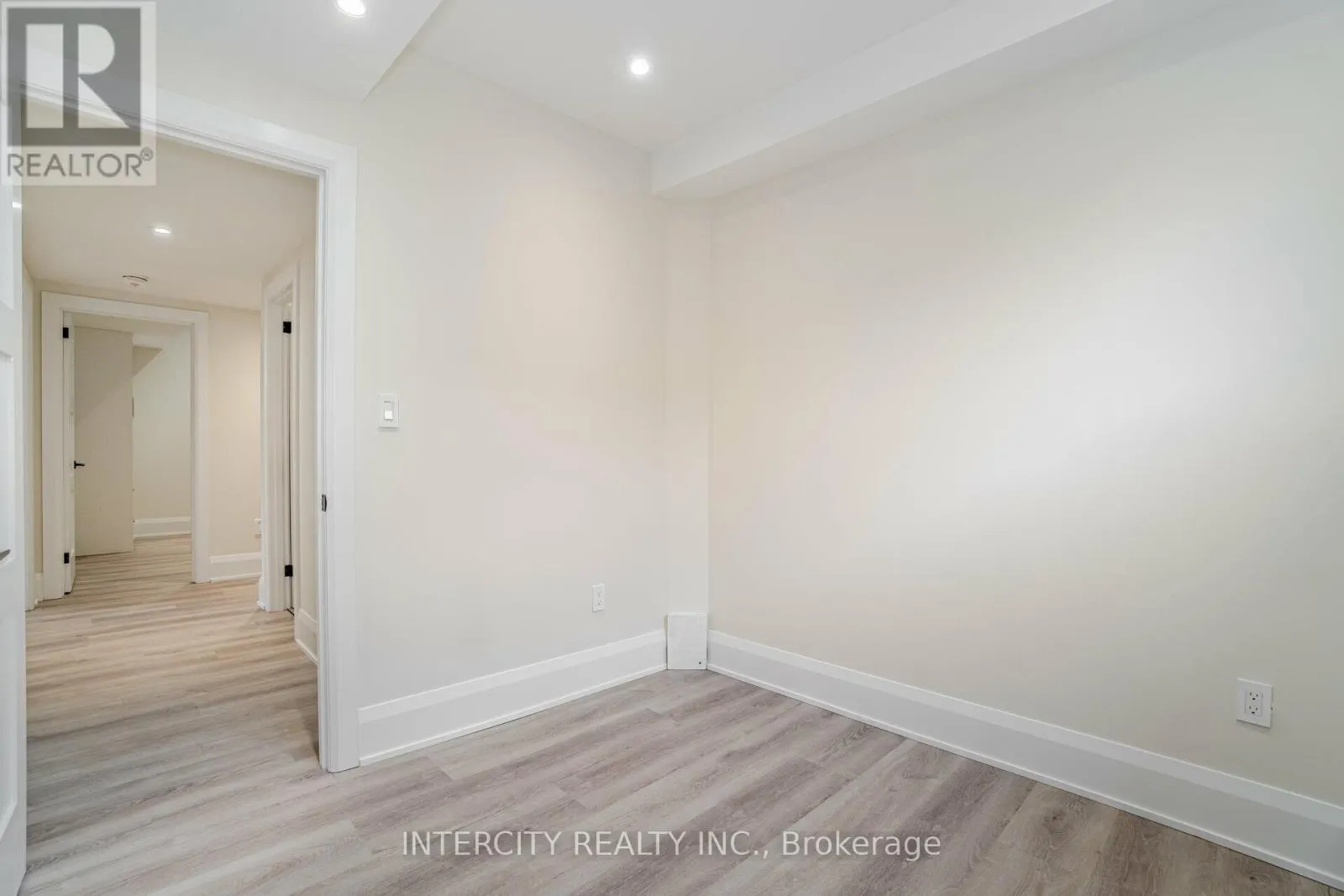 23 LOCKHEED BOULEVARD S
