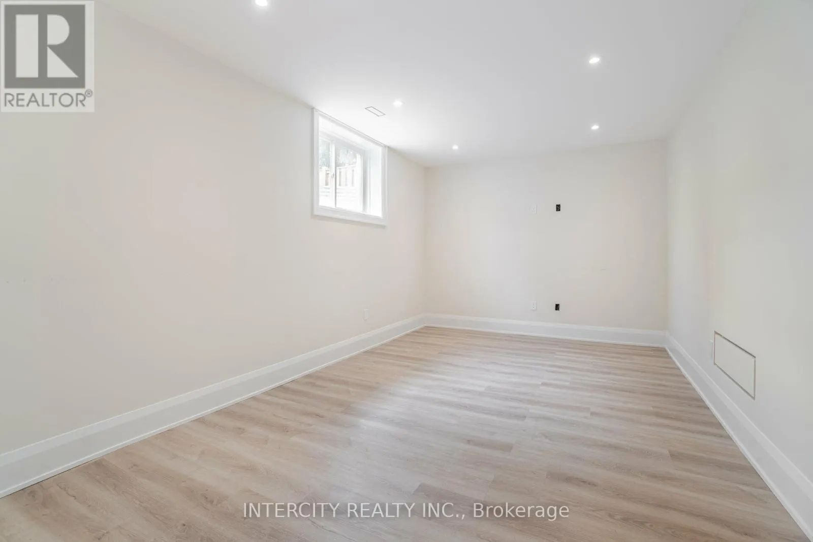 23 LOCKHEED BOULEVARD S