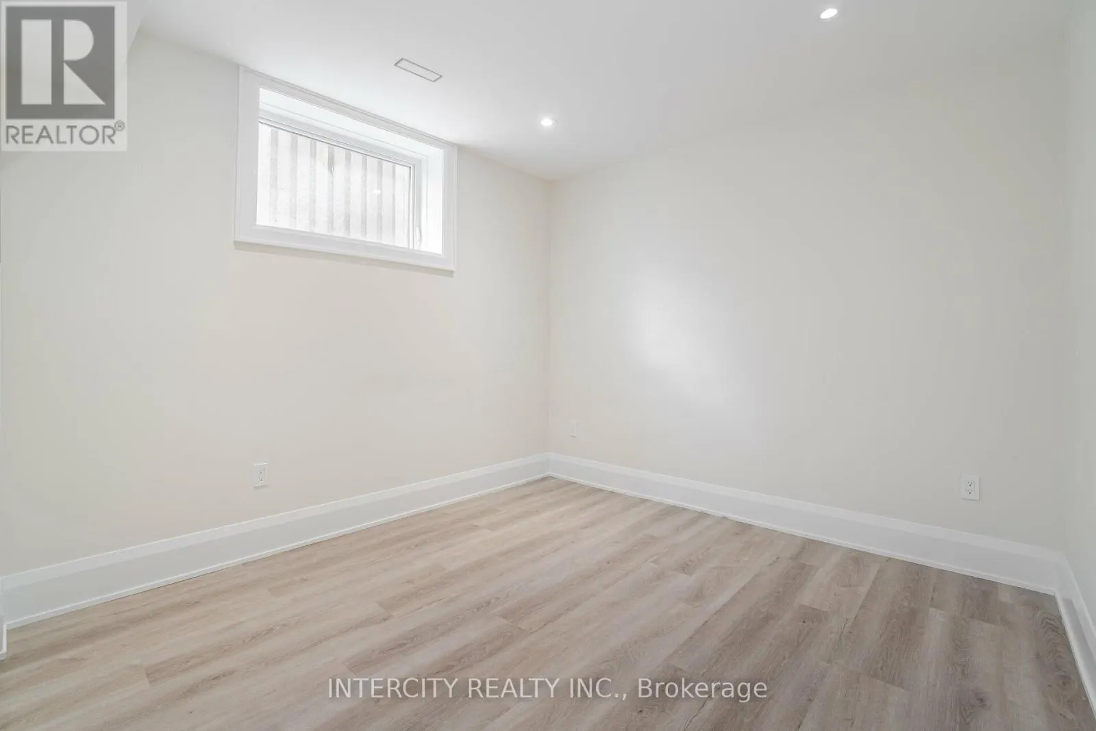 23 LOCKHEED BOULEVARD S