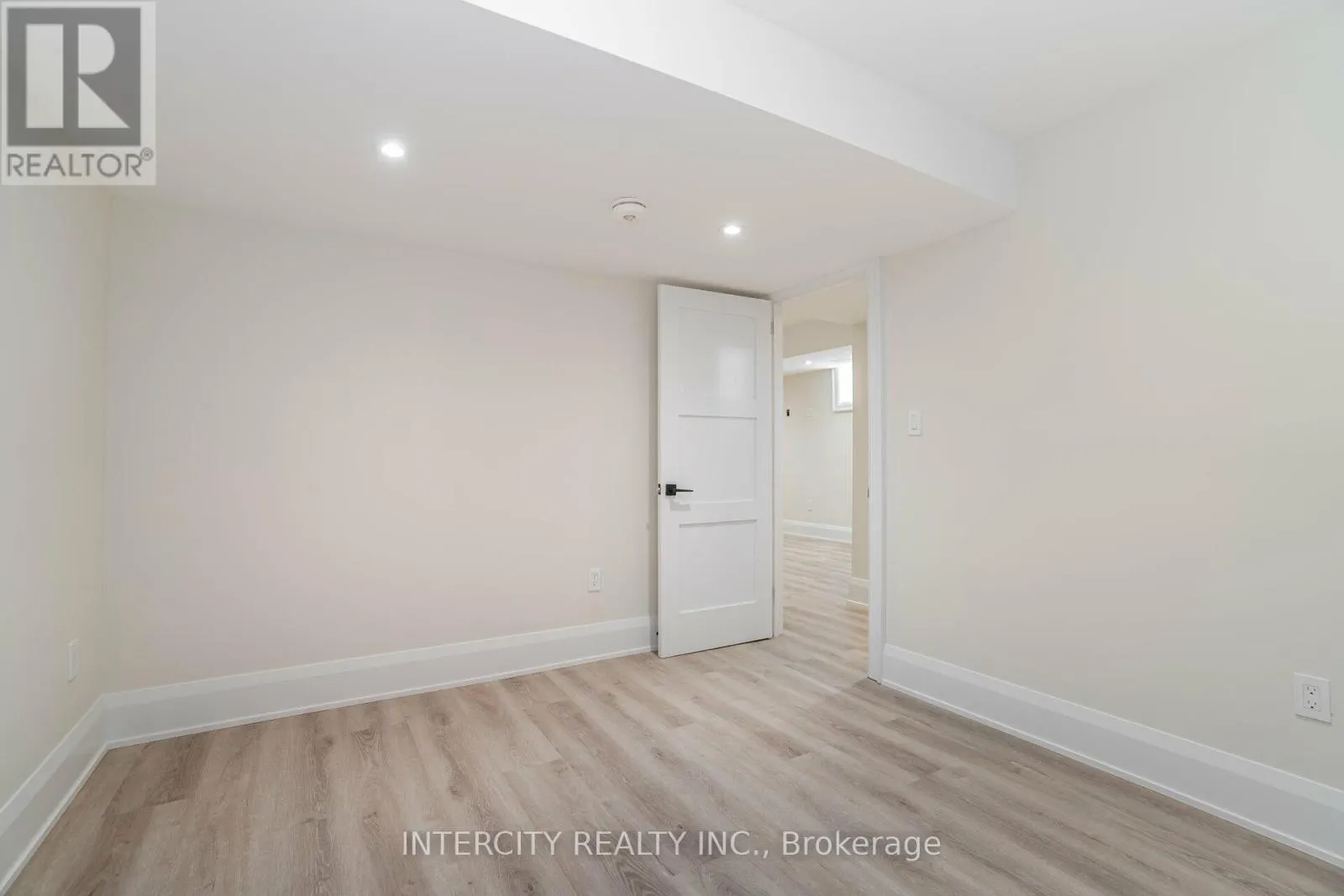 23 LOCKHEED BOULEVARD S
