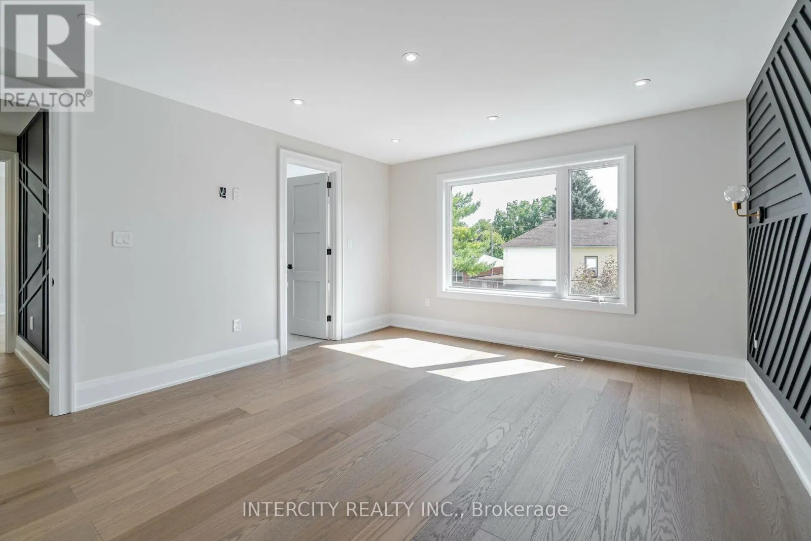 23 LOCKHEED BOULEVARD S