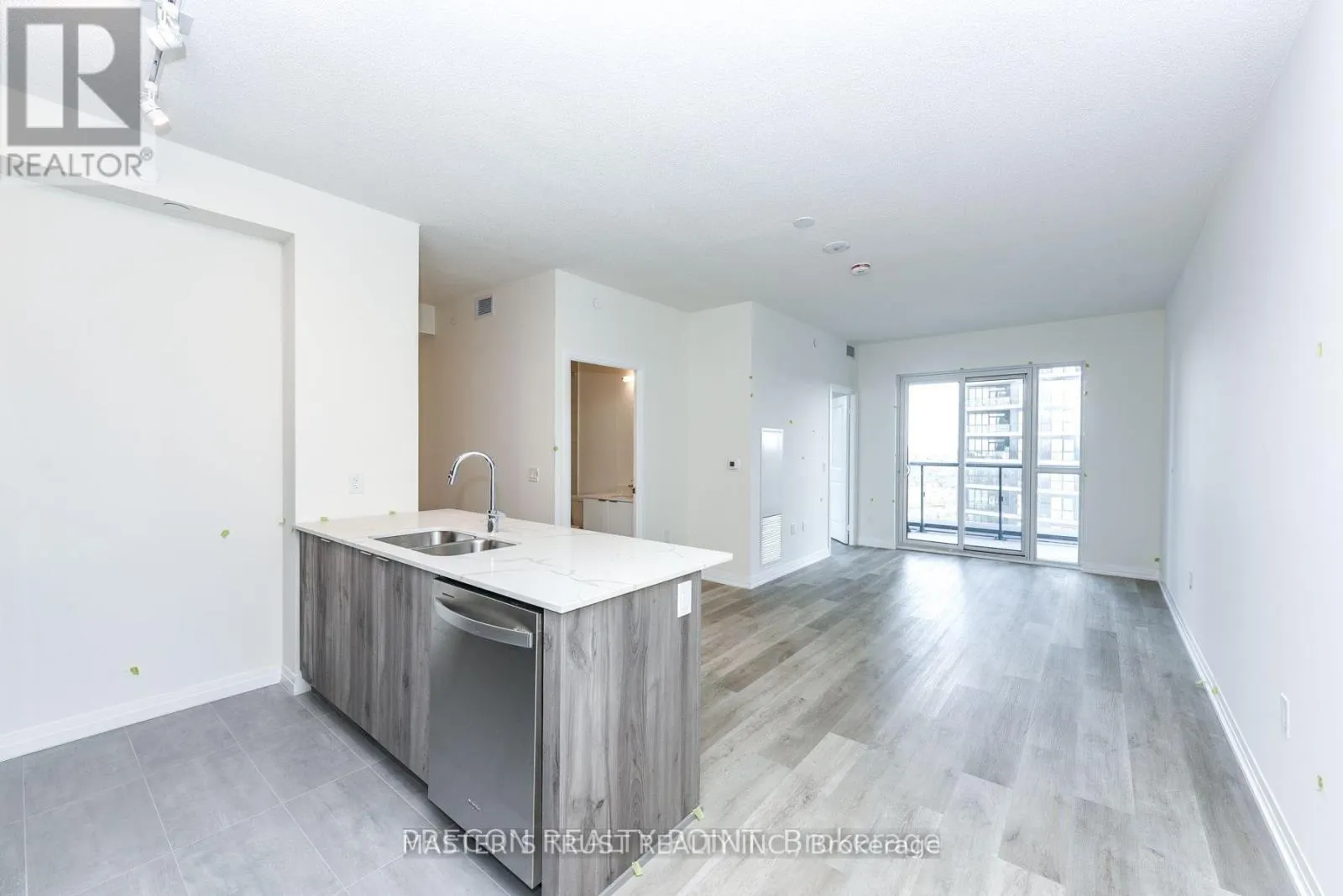 1305 - 15 WATERGARDEN DRIVE