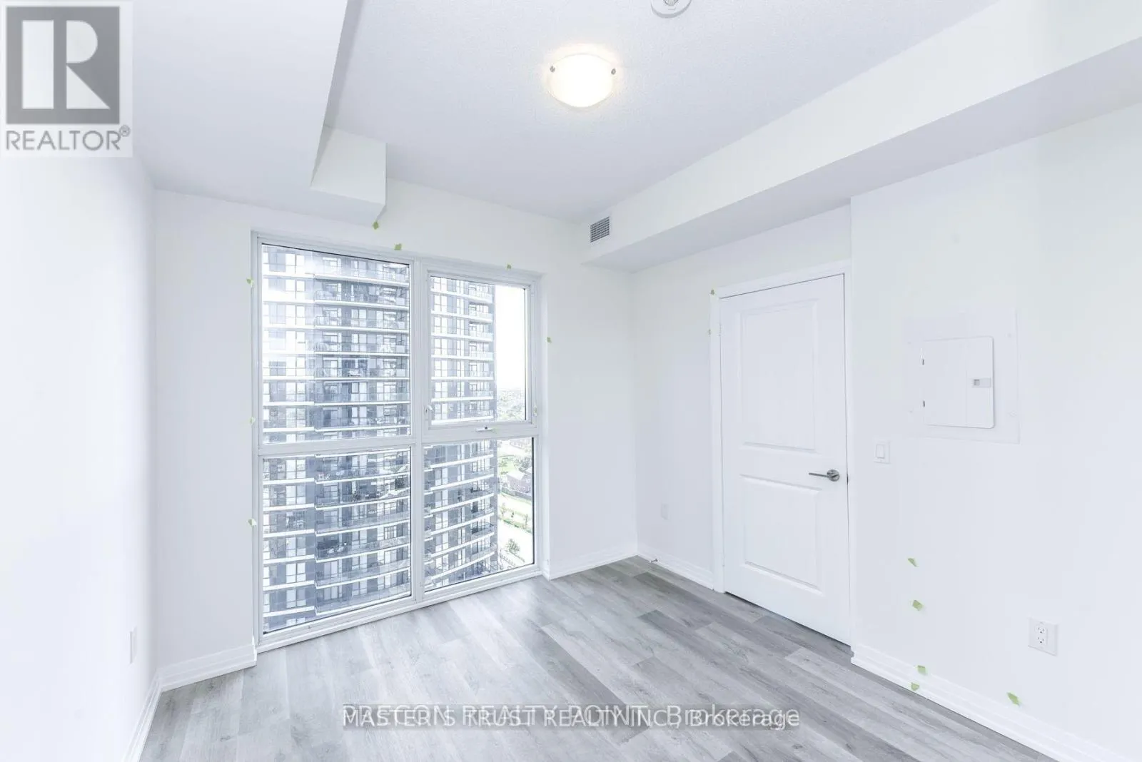 1305 - 15 WATERGARDEN DRIVE
