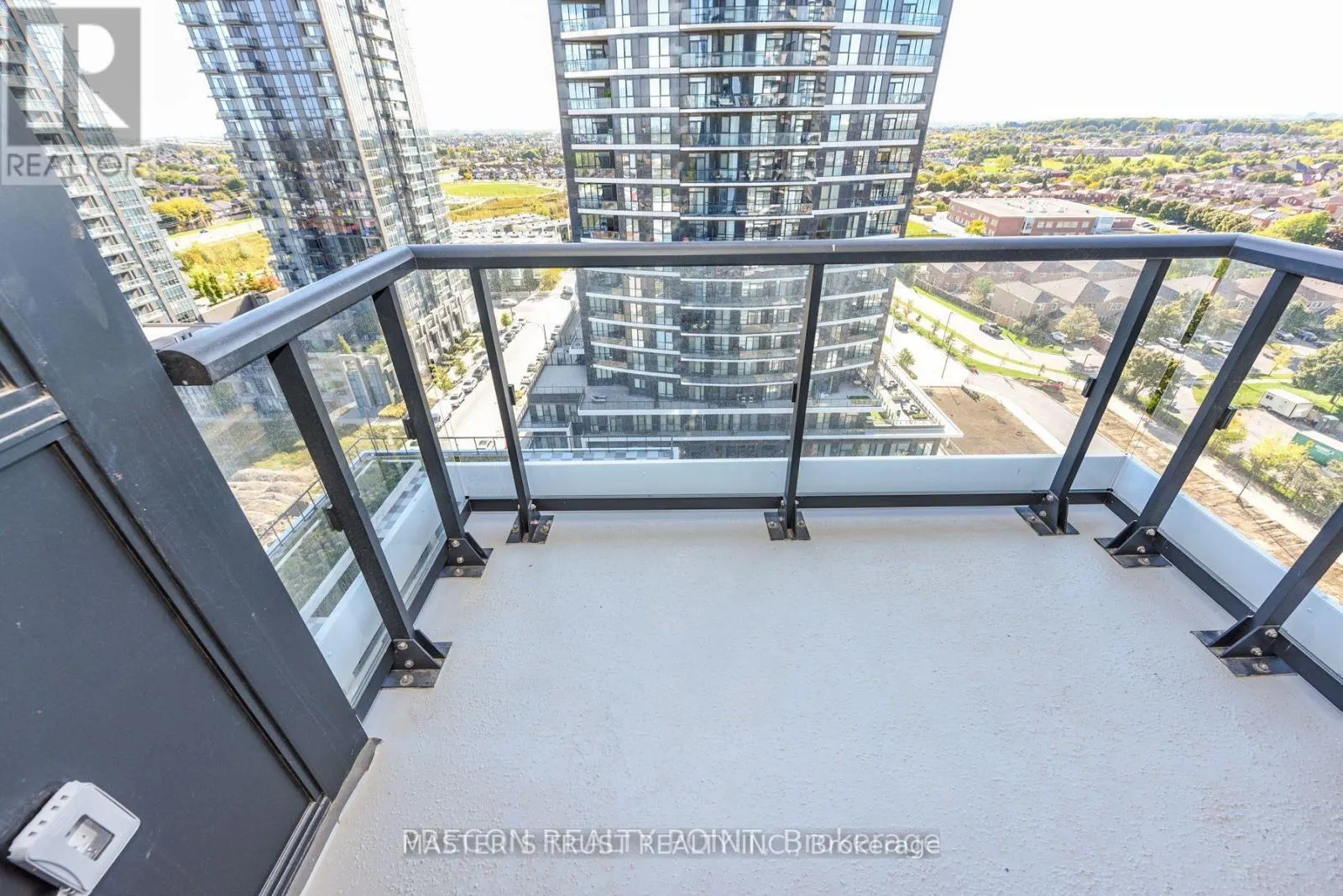 1305 - 15 WATERGARDEN DRIVE