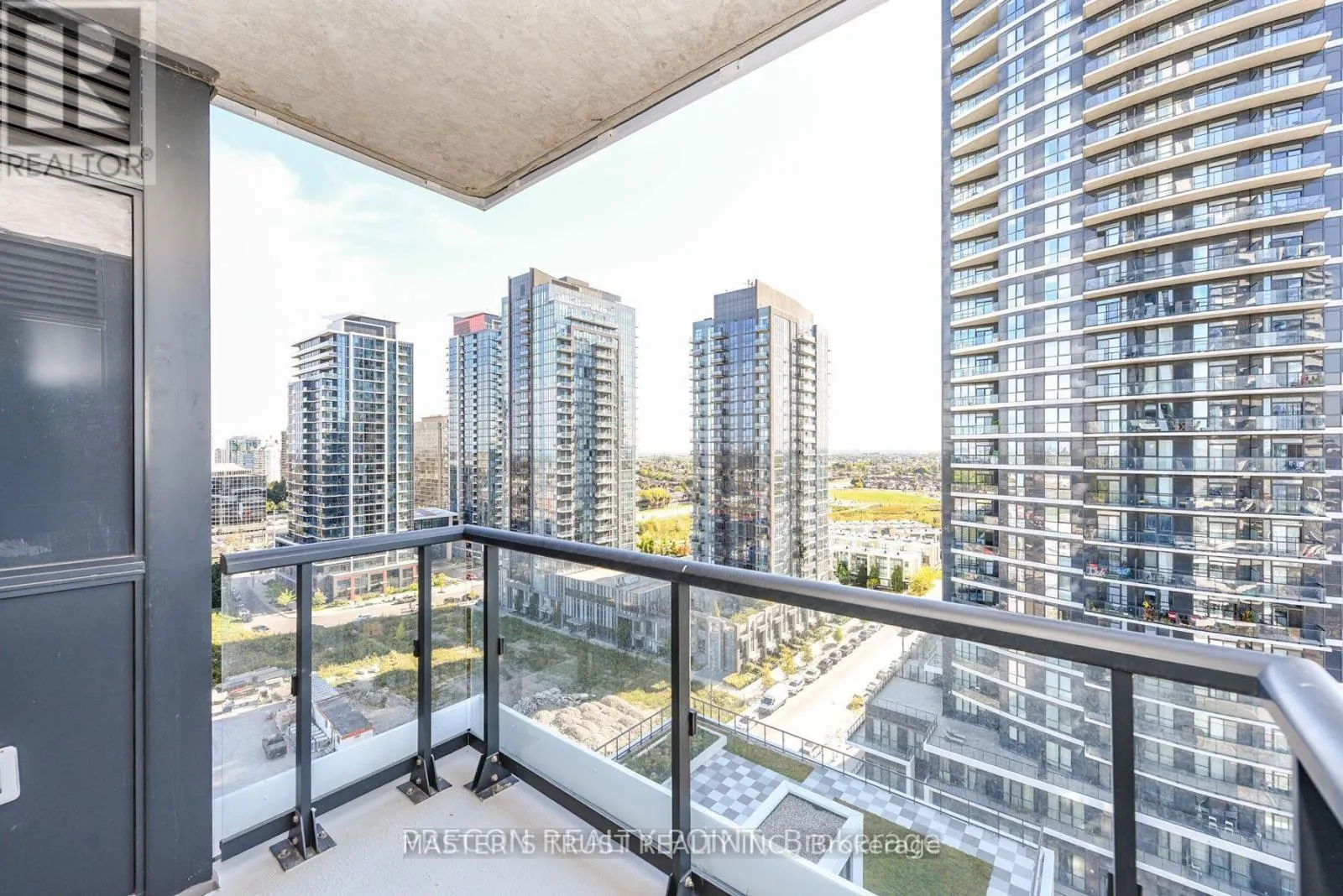 1305 - 15 WATERGARDEN DRIVE