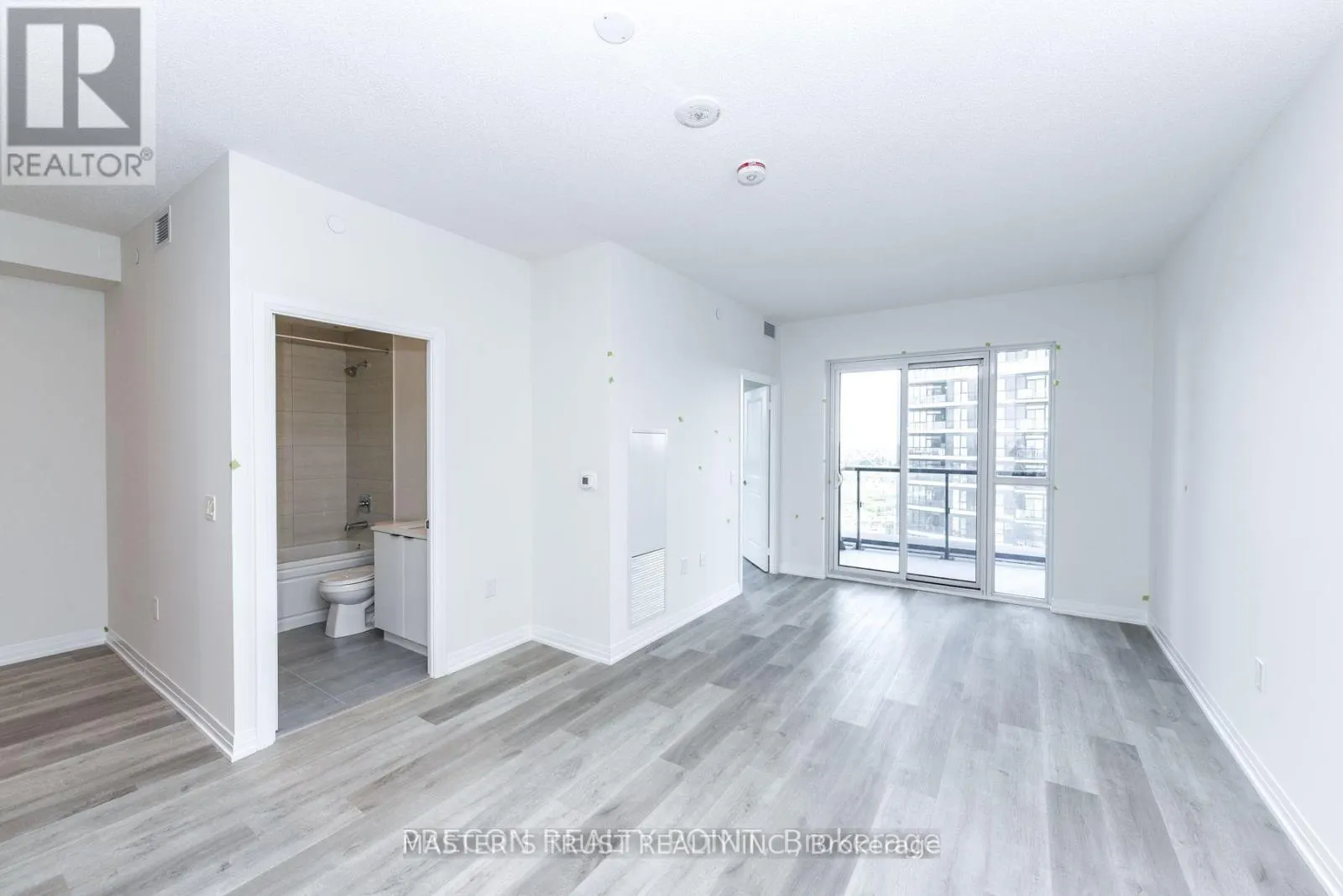 1305 - 15 WATERGARDEN DRIVE