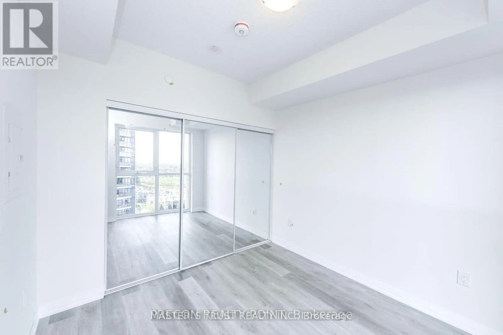 1305 - 15 WATERGARDEN DRIVE