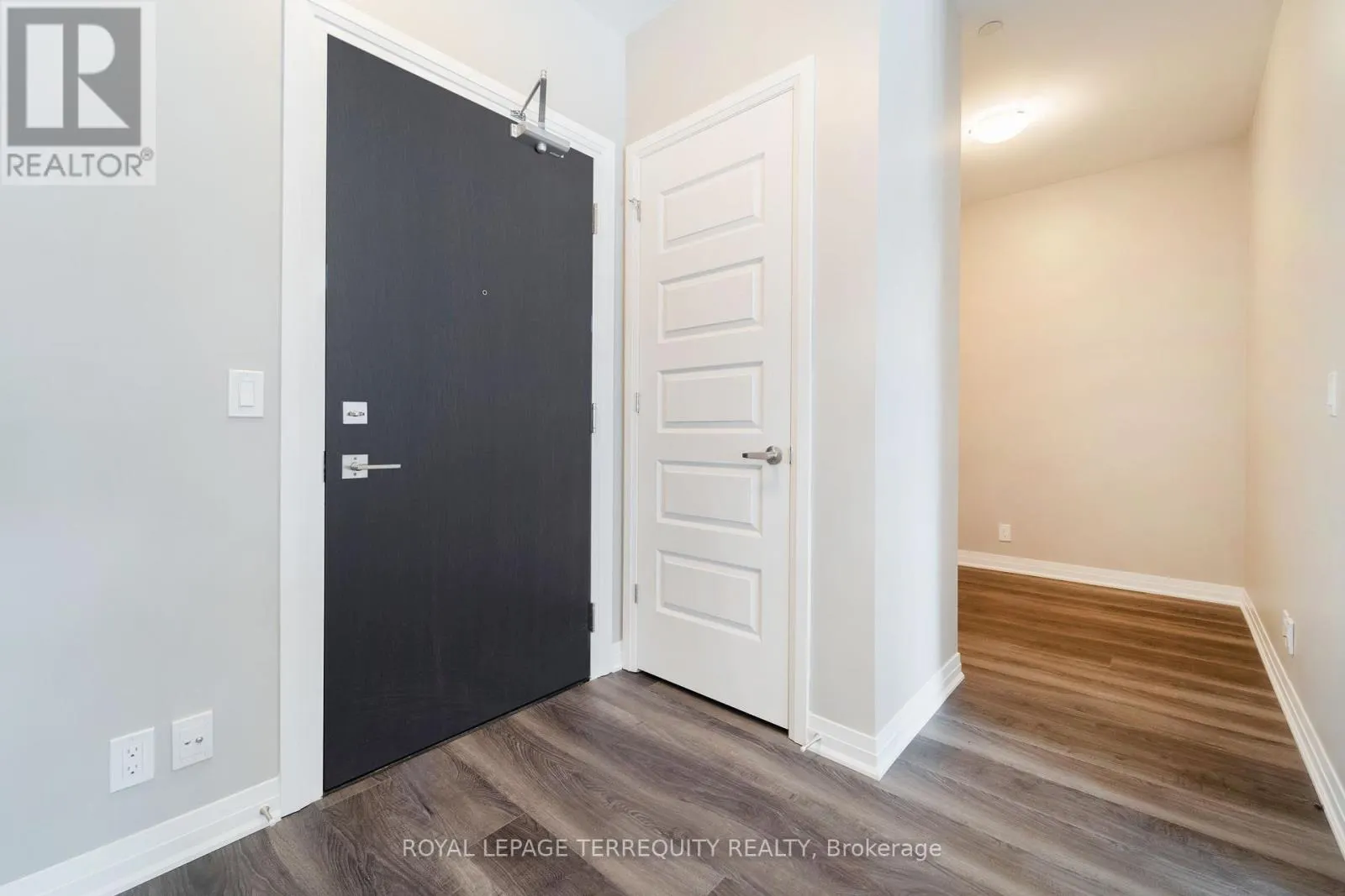 303 - 102 GROVEWOOD COMMON