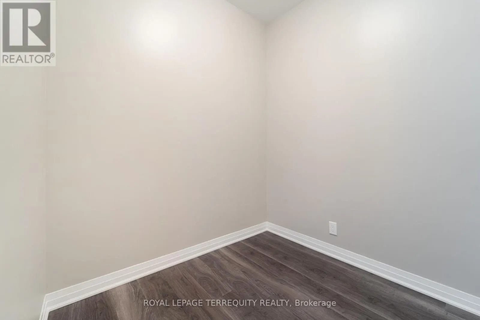 303 - 102 GROVEWOOD COMMON