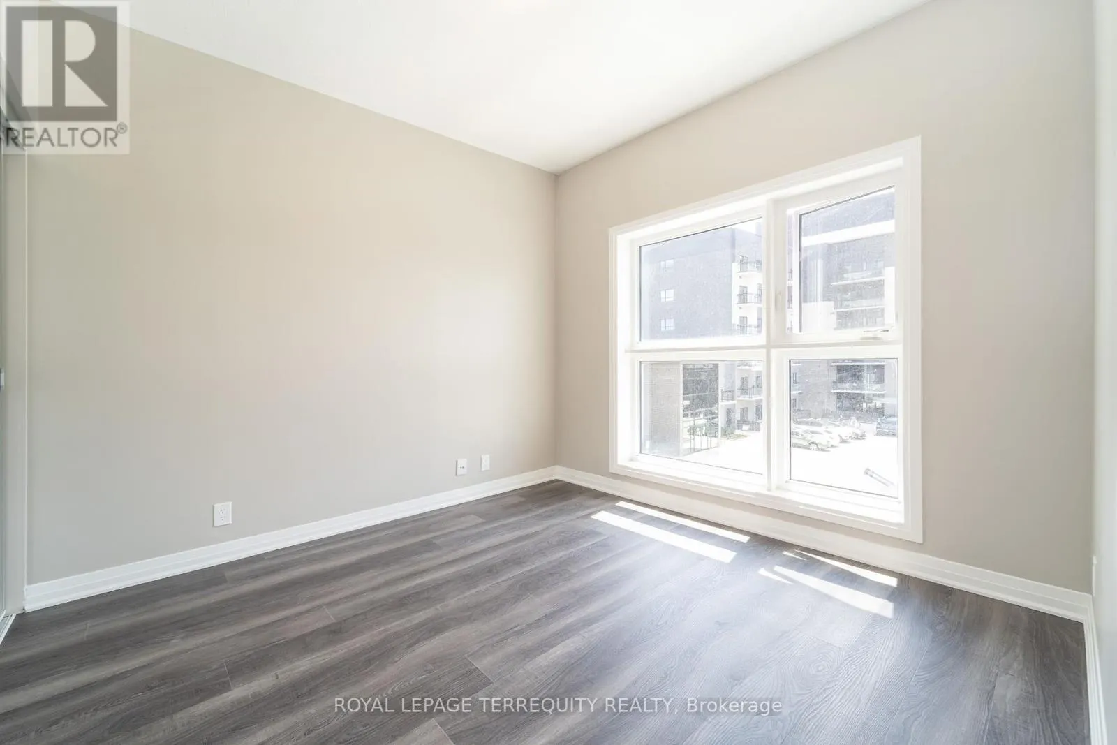 303 - 102 GROVEWOOD COMMON