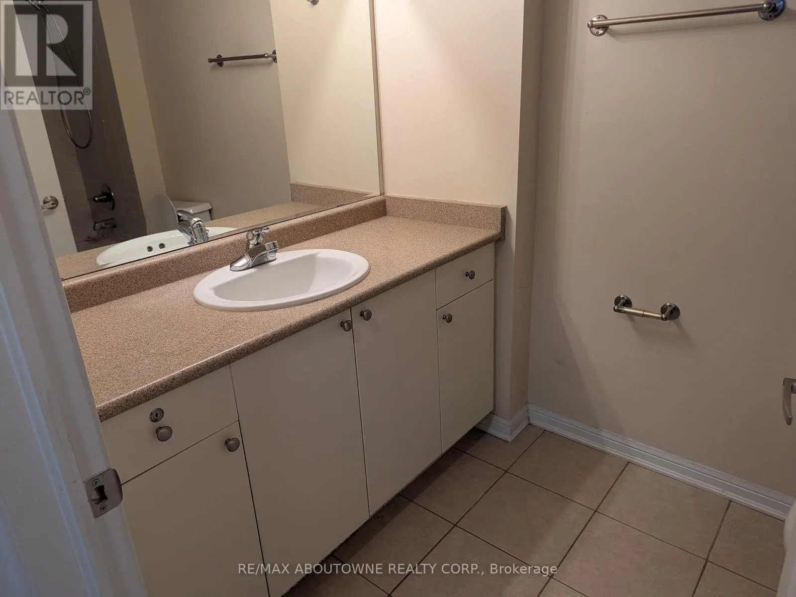 118 - 3070 ROTARY WAY