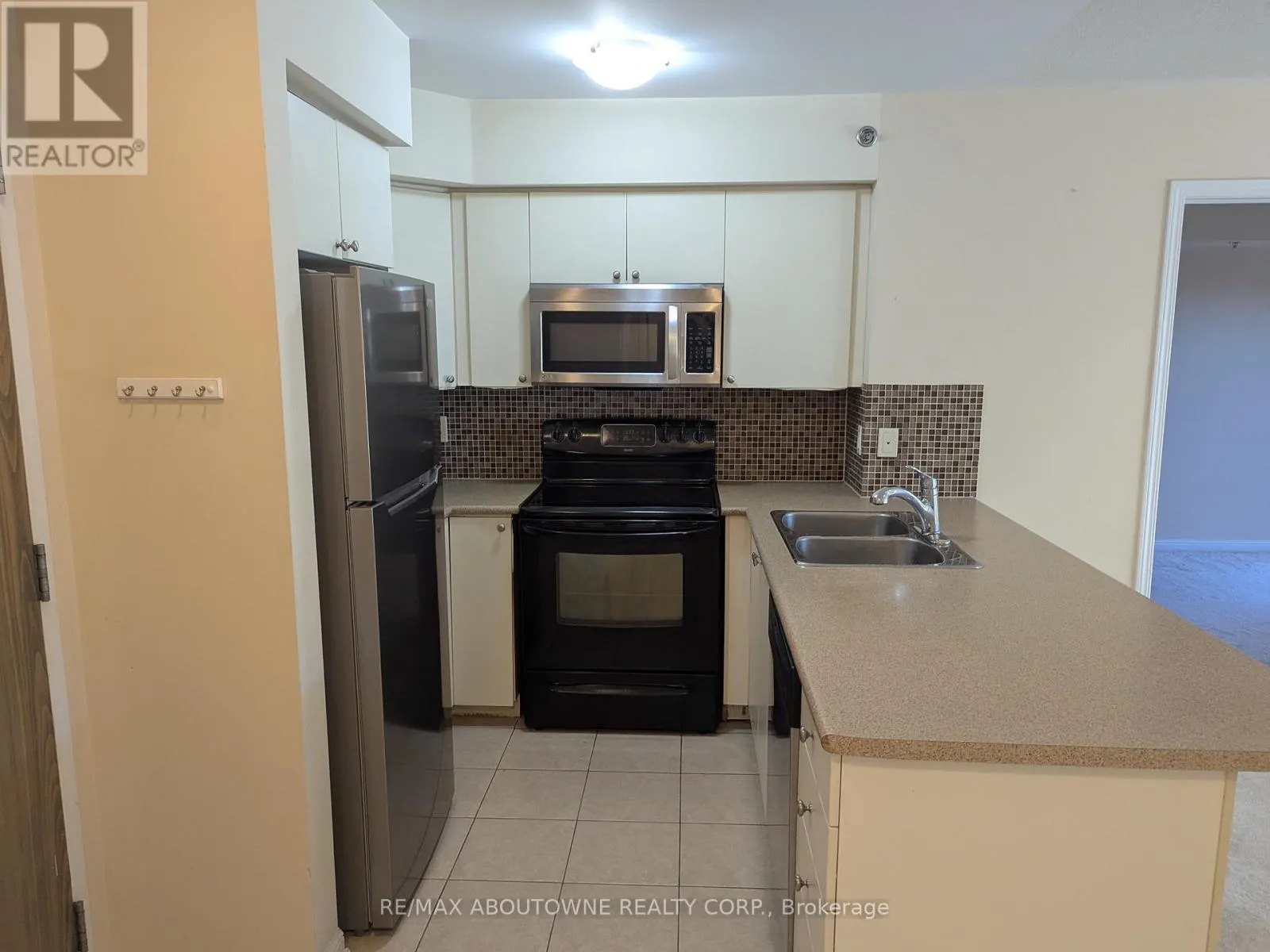 118 - 3070 ROTARY WAY