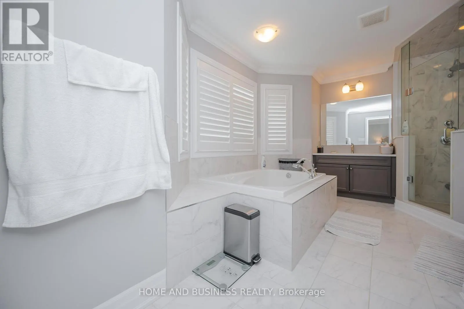 3357 MINTWOOD CIRCLE