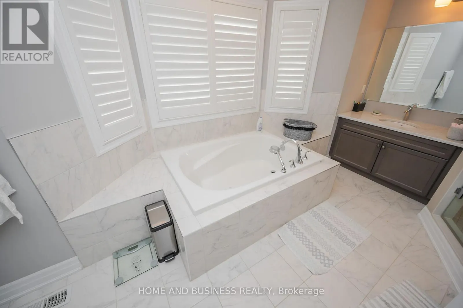 3357 MINTWOOD CIRCLE