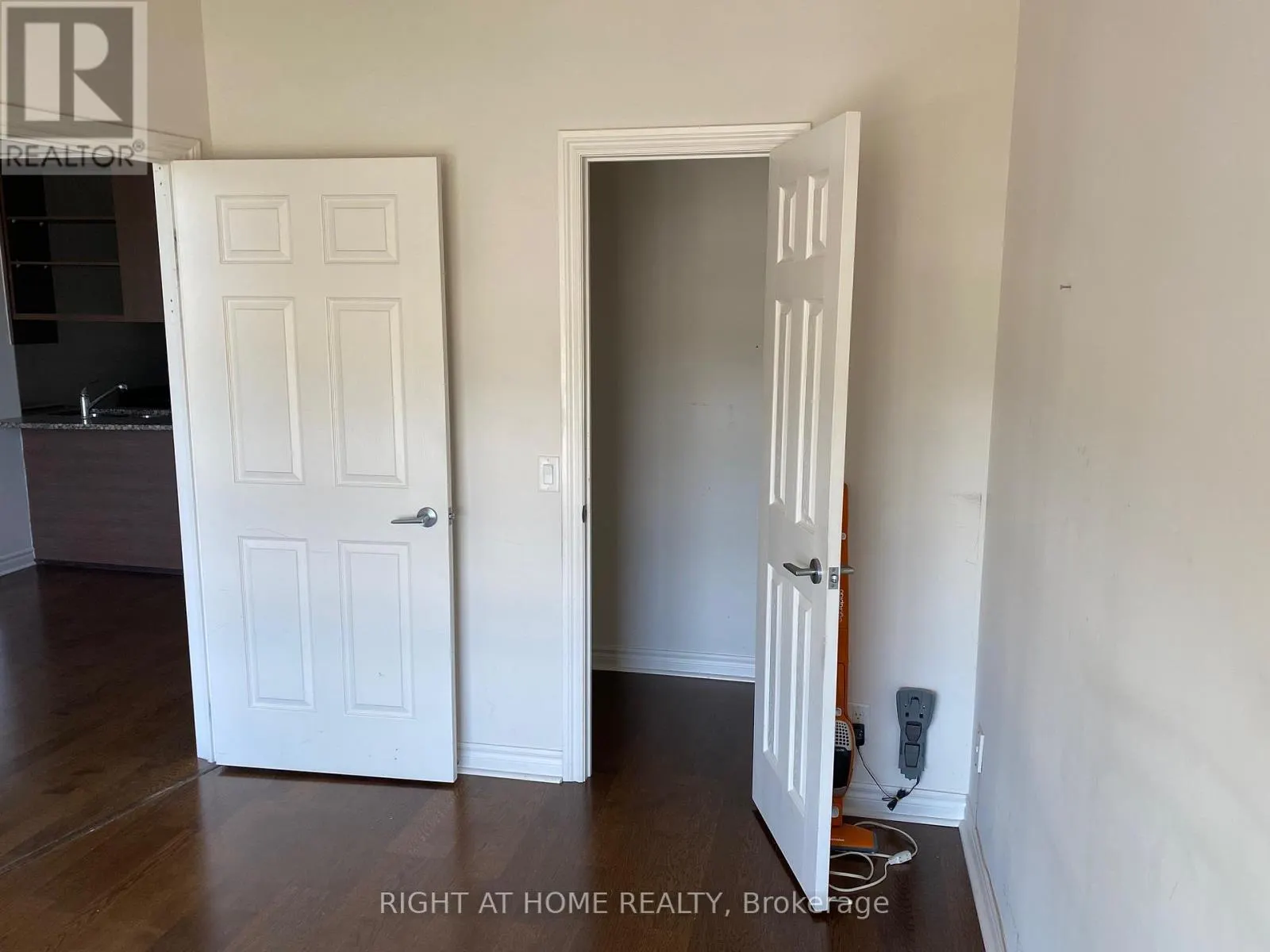 1206 - 2325 CENTRAL PARK DRIVE