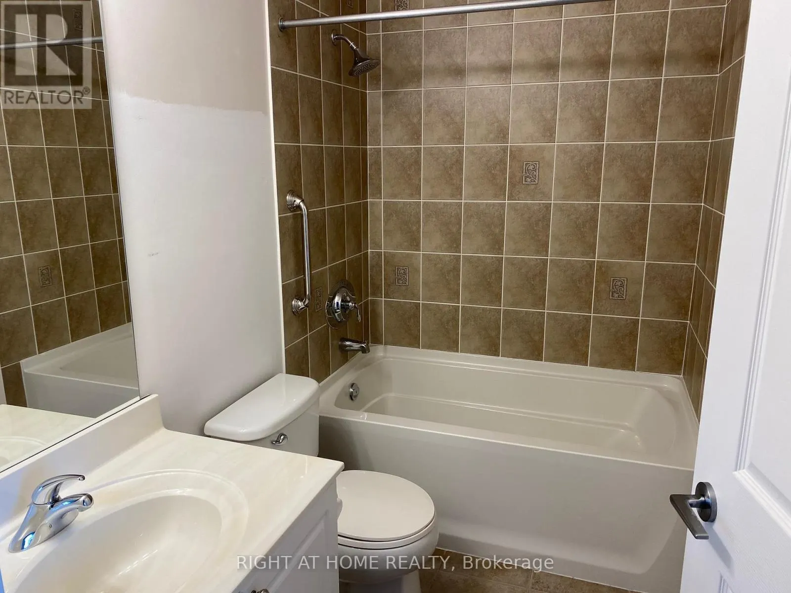 1206 - 2325 CENTRAL PARK DRIVE