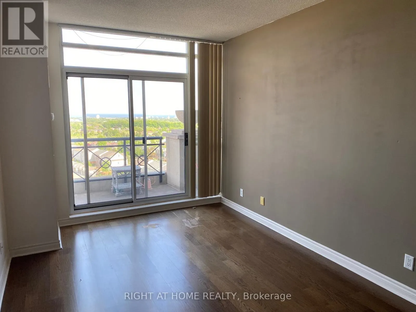 1206 - 2325 CENTRAL PARK DRIVE