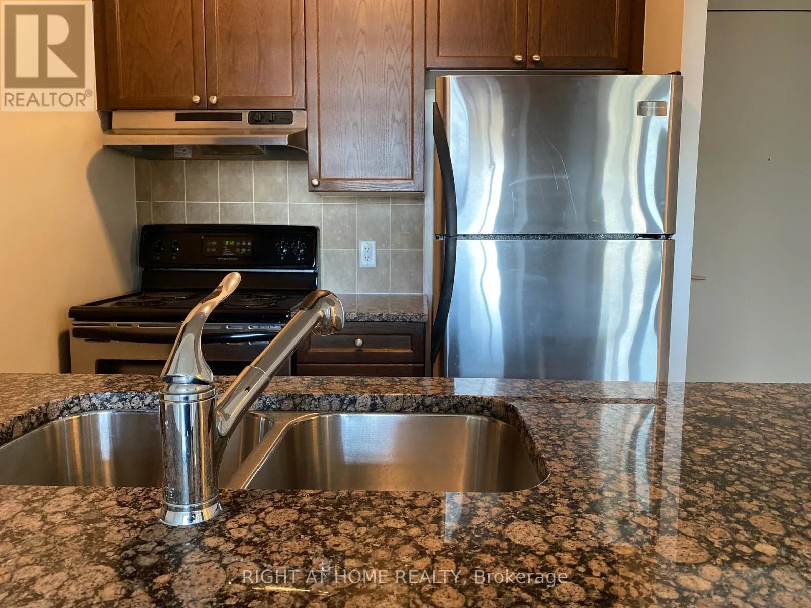1206 - 2325 CENTRAL PARK DRIVE