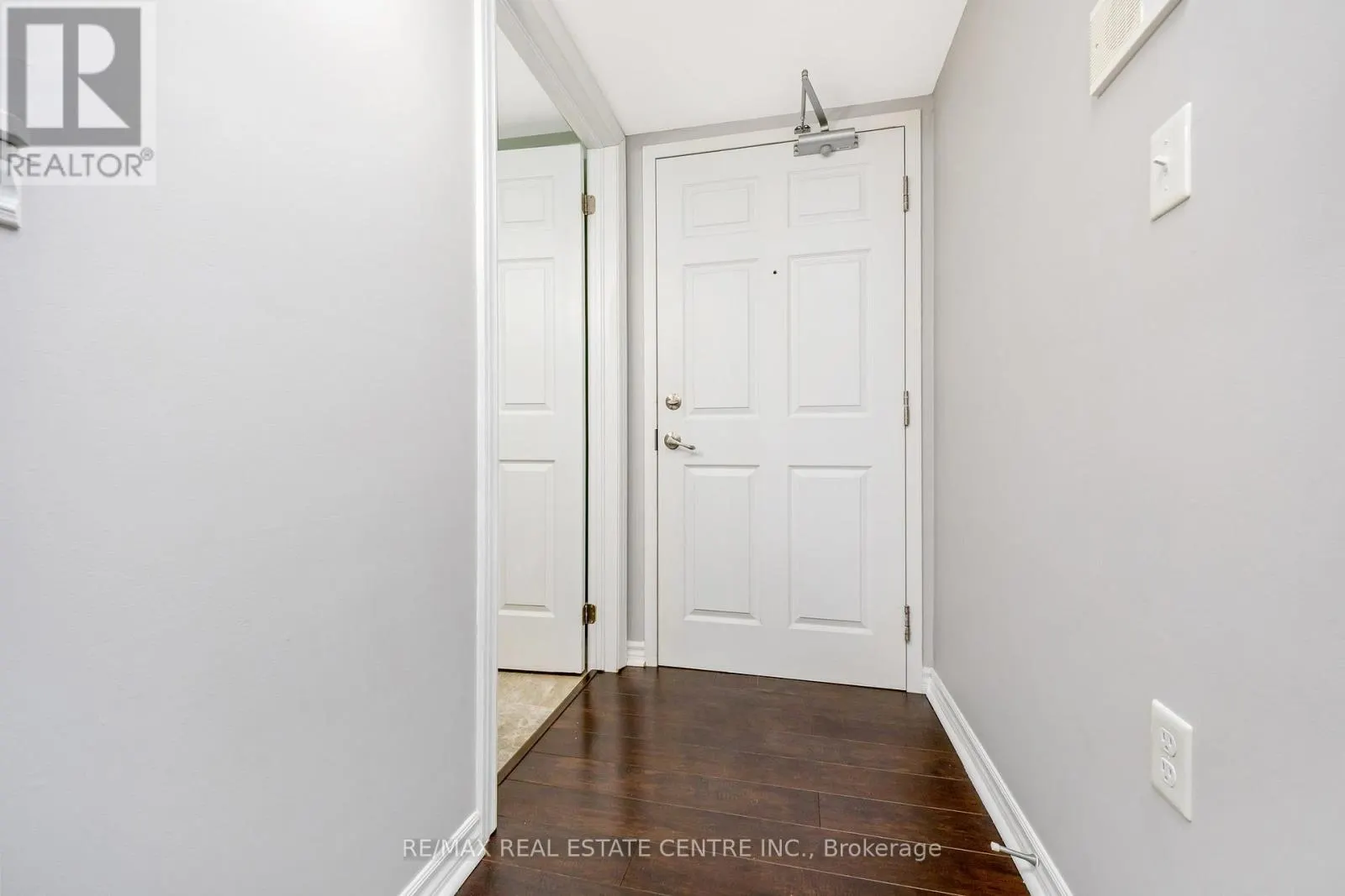 304 - 1360 MAIN STREET E