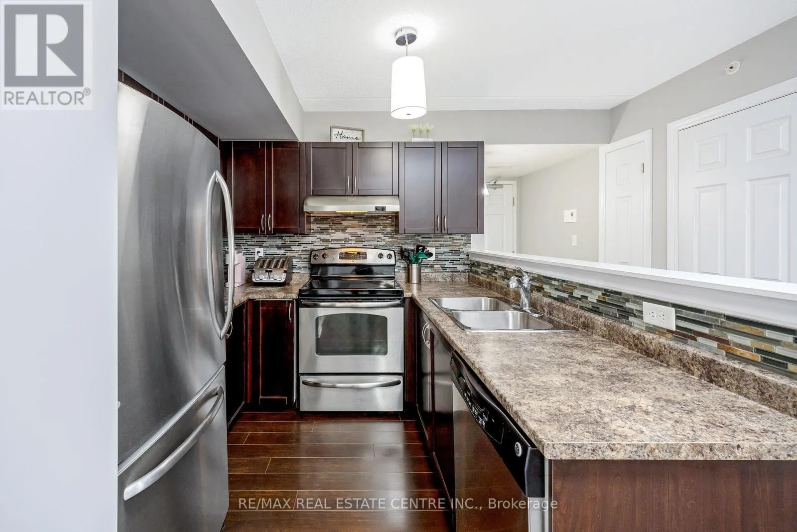 304 - 1360 MAIN STREET E