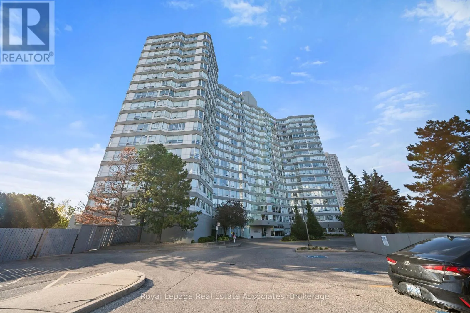 1206 - 50 KINGSBRIDGE GARDEN CIRCLE