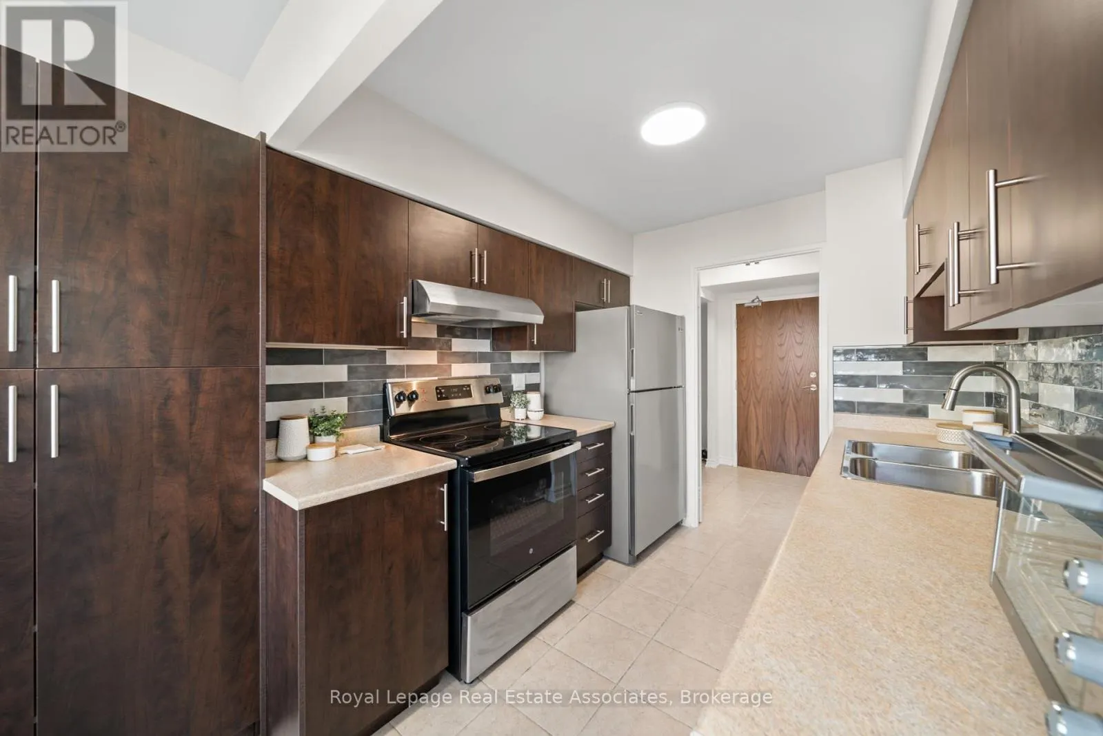 1206 - 50 KINGSBRIDGE GARDEN CIRCLE