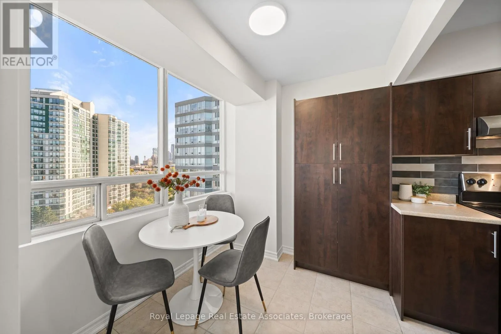 1206 - 50 KINGSBRIDGE GARDEN CIRCLE