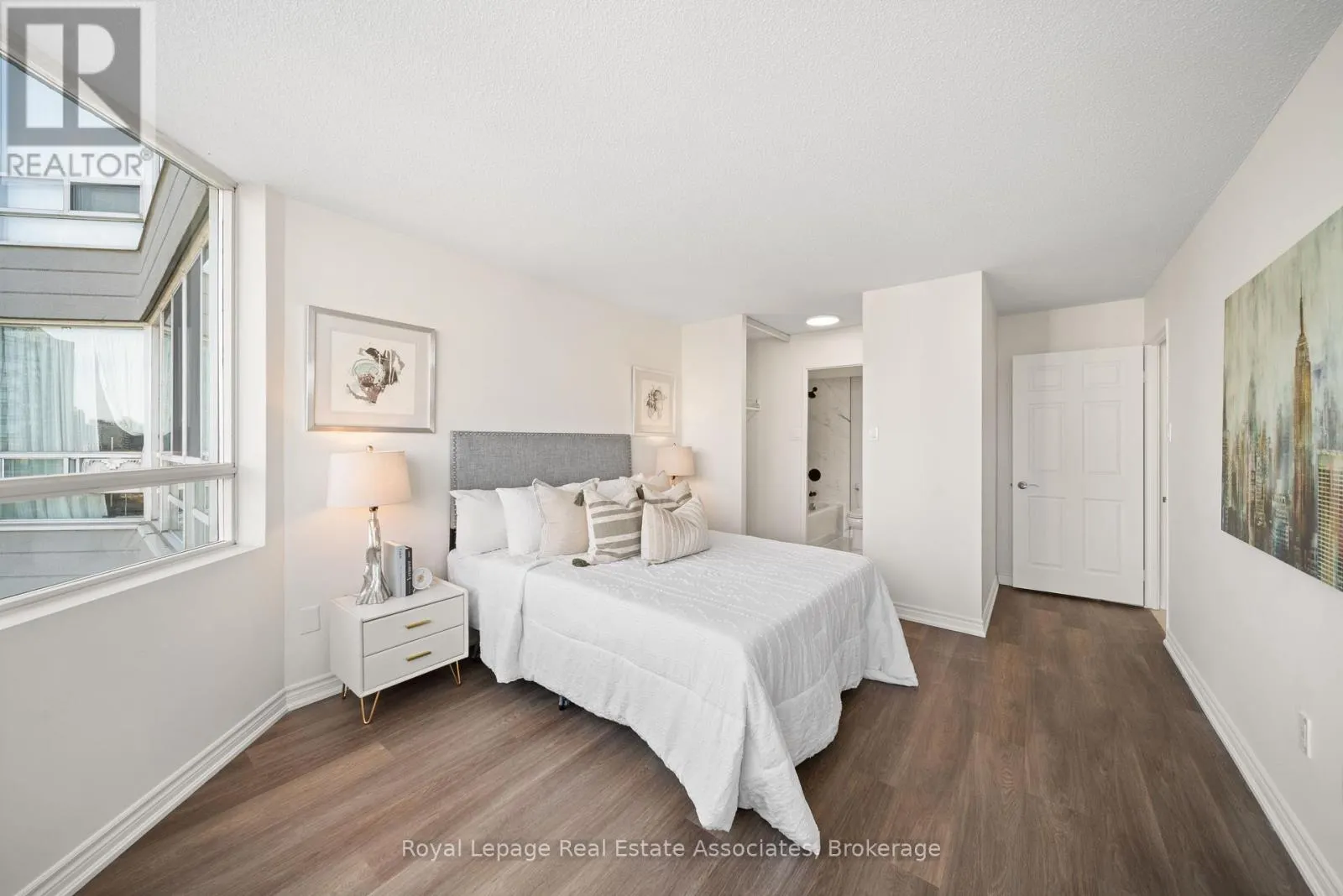 1206 - 50 KINGSBRIDGE GARDEN CIRCLE