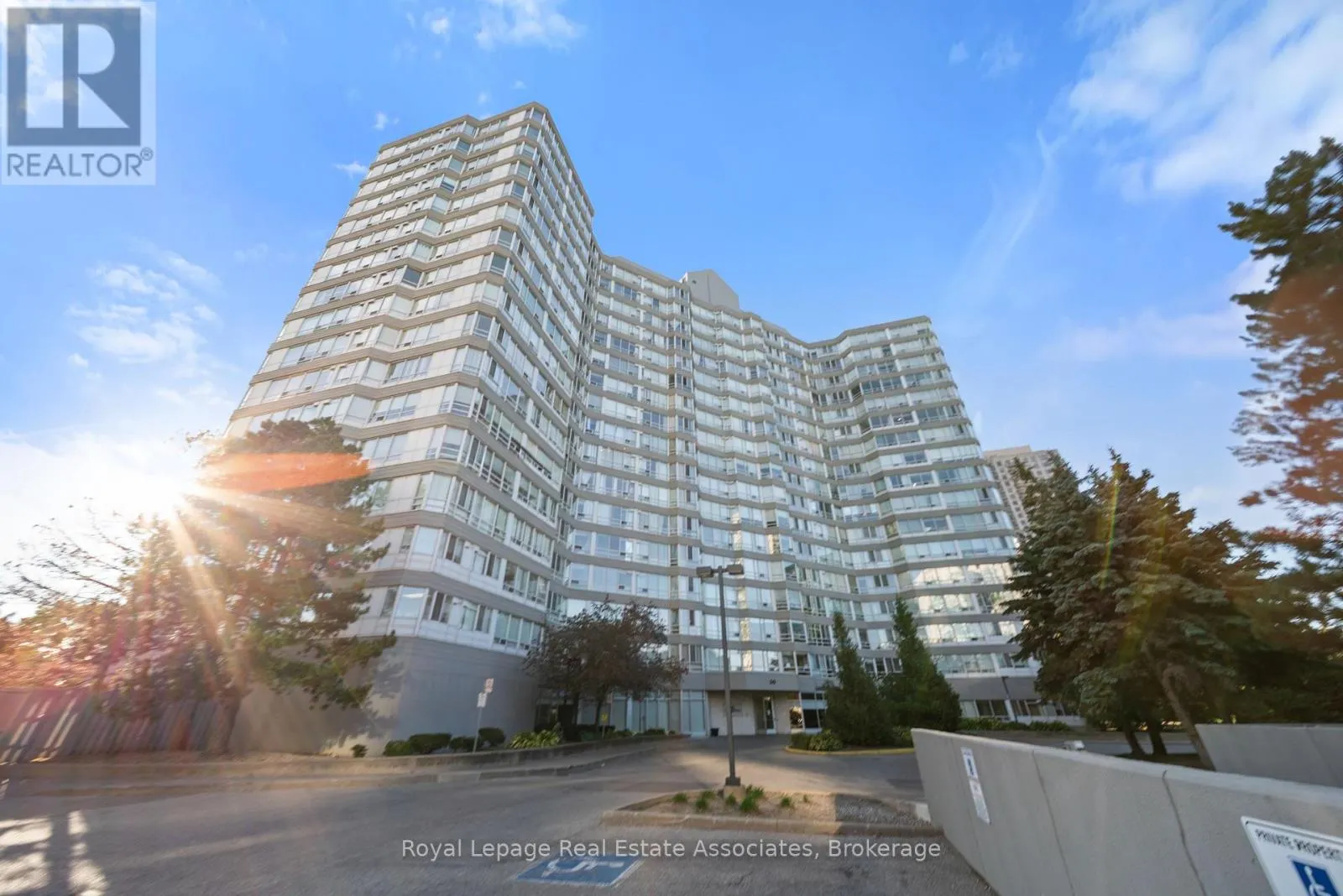 1206 - 50 KINGSBRIDGE GARDEN CIRCLE