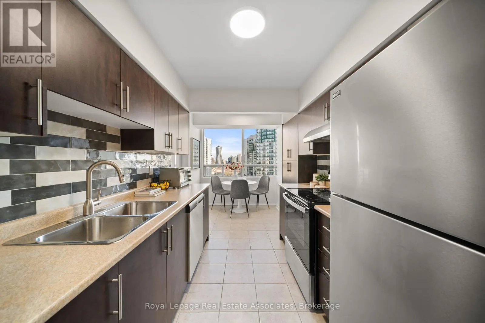 1206 - 50 KINGSBRIDGE GARDEN CIRCLE