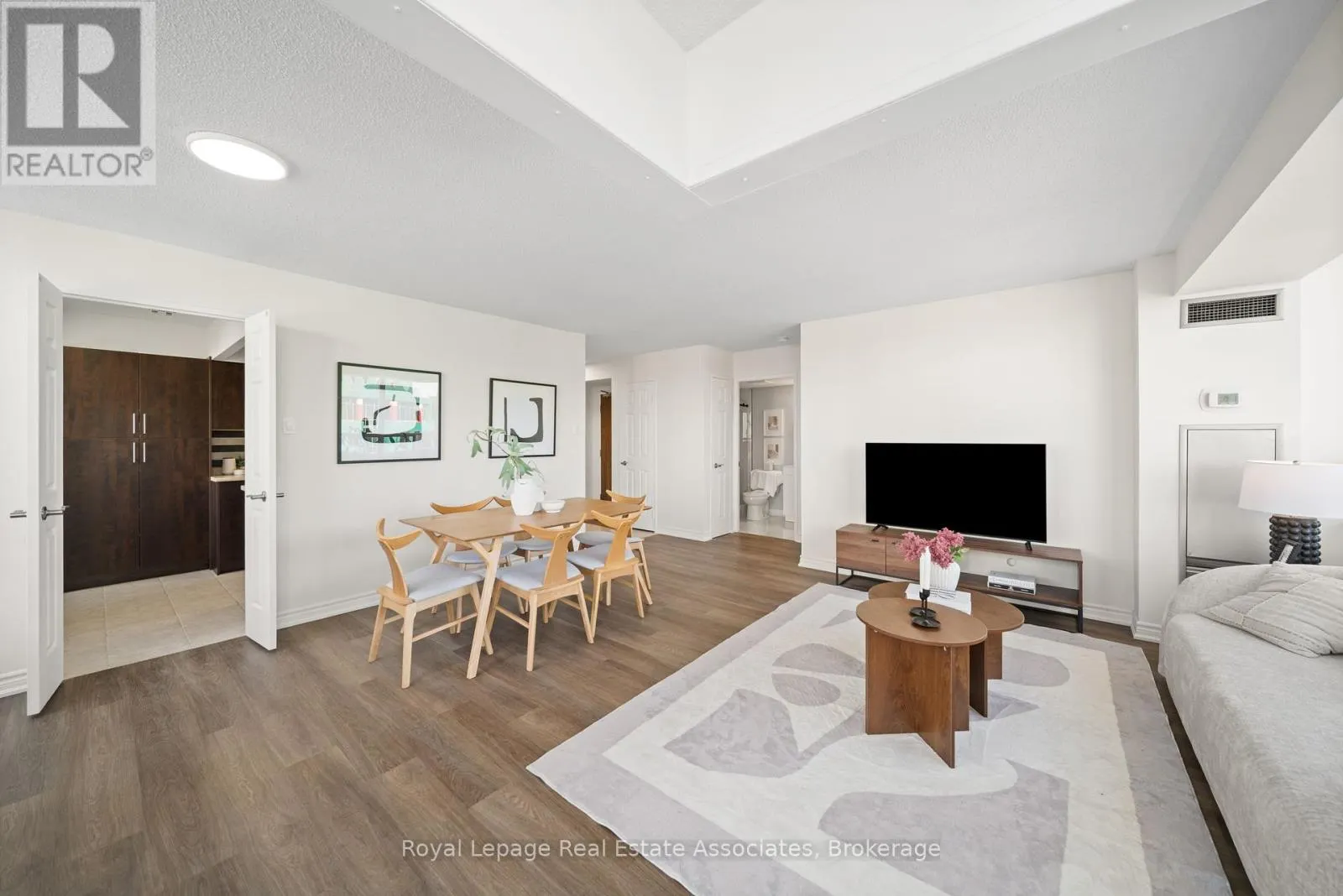 1206 - 50 KINGSBRIDGE GARDEN CIRCLE