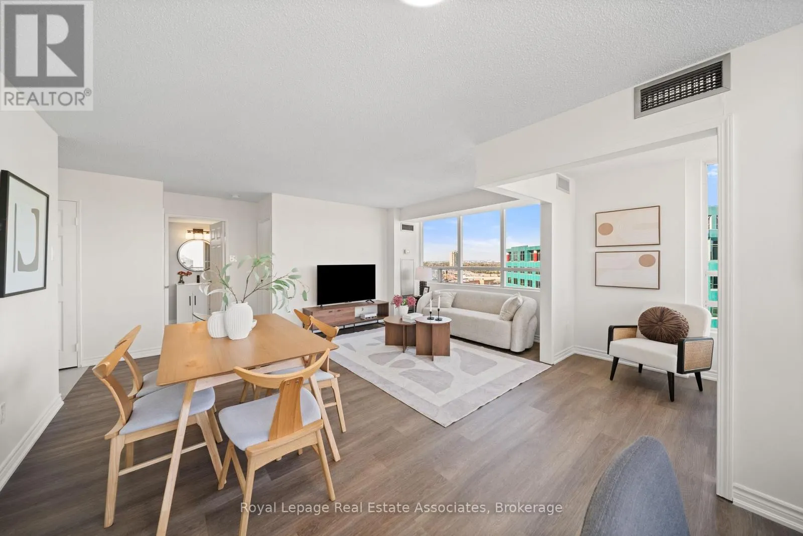 1206 - 50 KINGSBRIDGE GARDEN CIRCLE