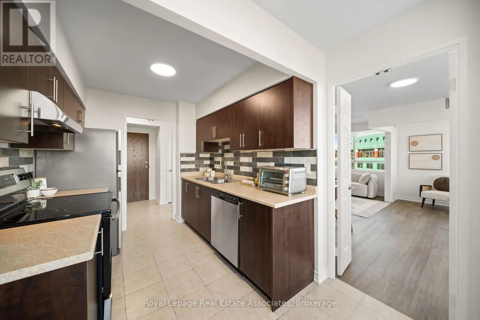 1206 - 50 KINGSBRIDGE GARDEN CIRCLE