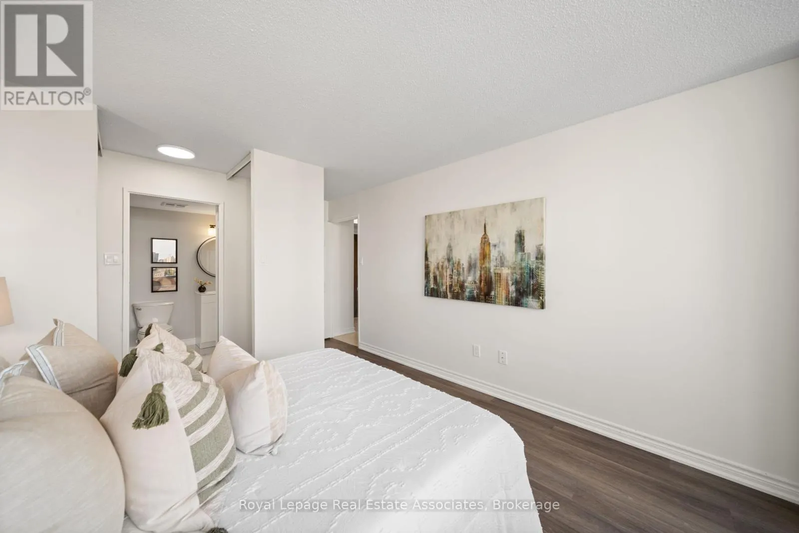 1206 - 50 KINGSBRIDGE GARDEN CIRCLE