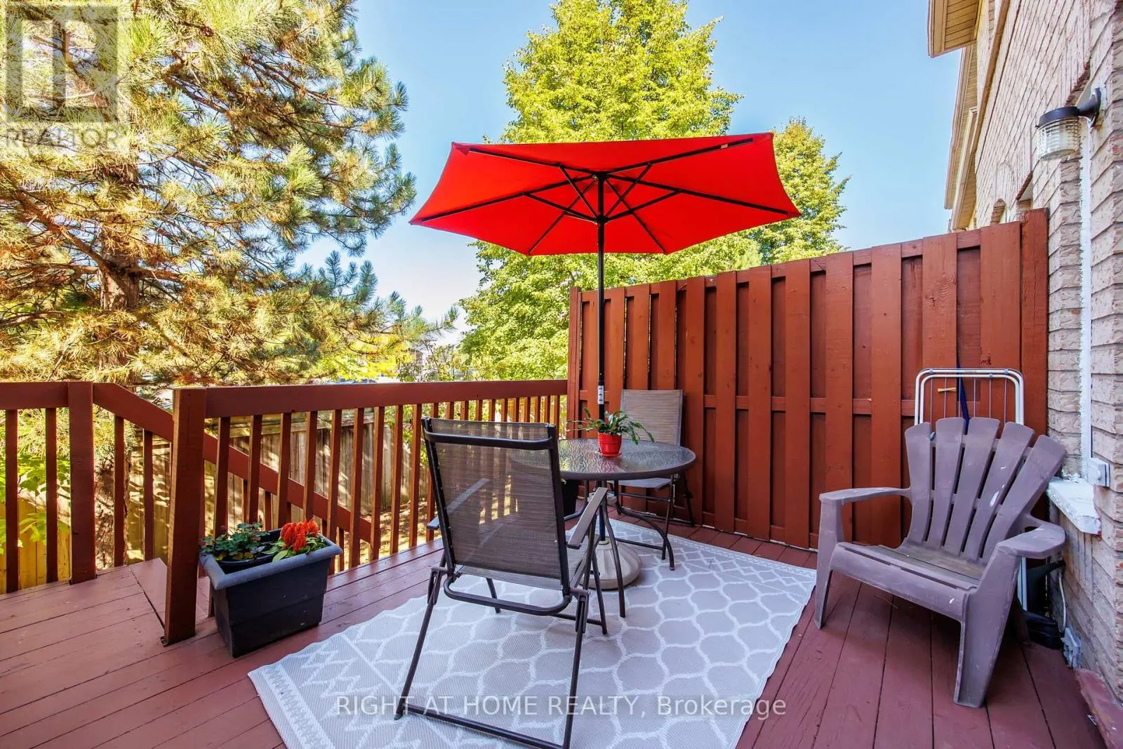 8 - 75 STRATHAVEN DRIVE