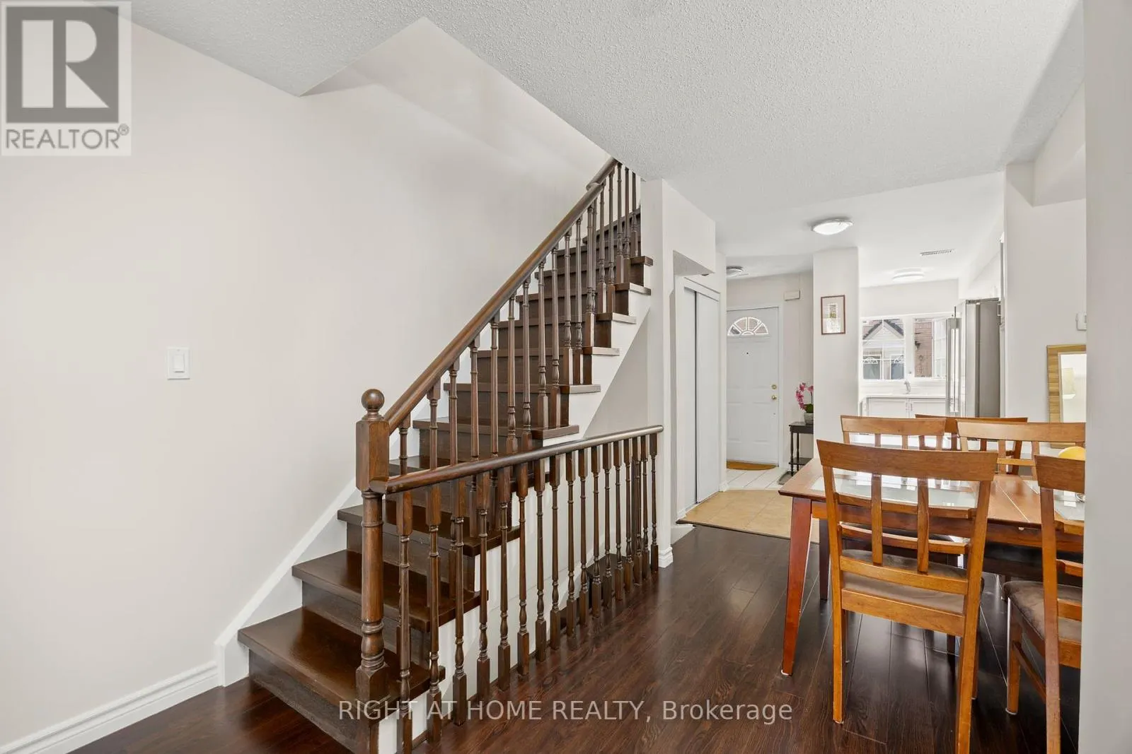 8 - 75 STRATHAVEN DRIVE
